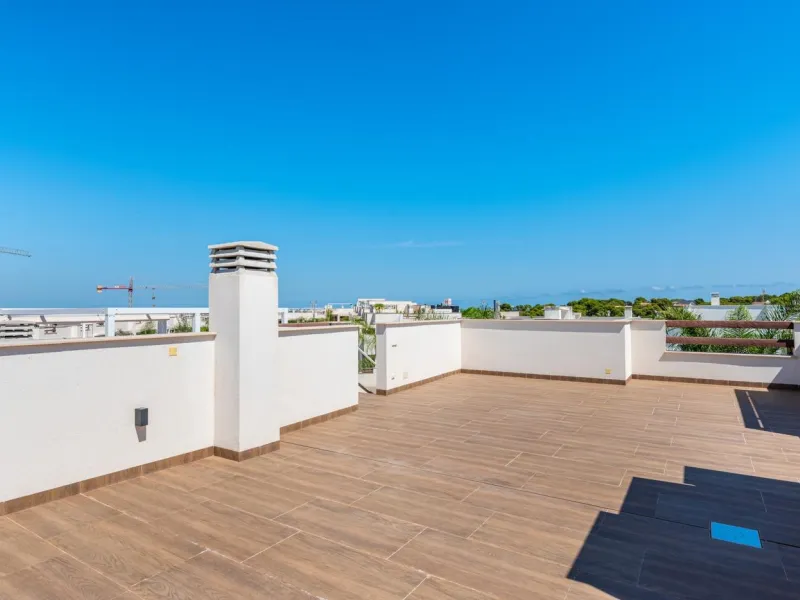 OBRA NUEVA BUNGALOW PLANTA ALTA Y PLANTA BAJA. 2 DORM. 2 BAÑOS. PISCINA COMUNITARIA.