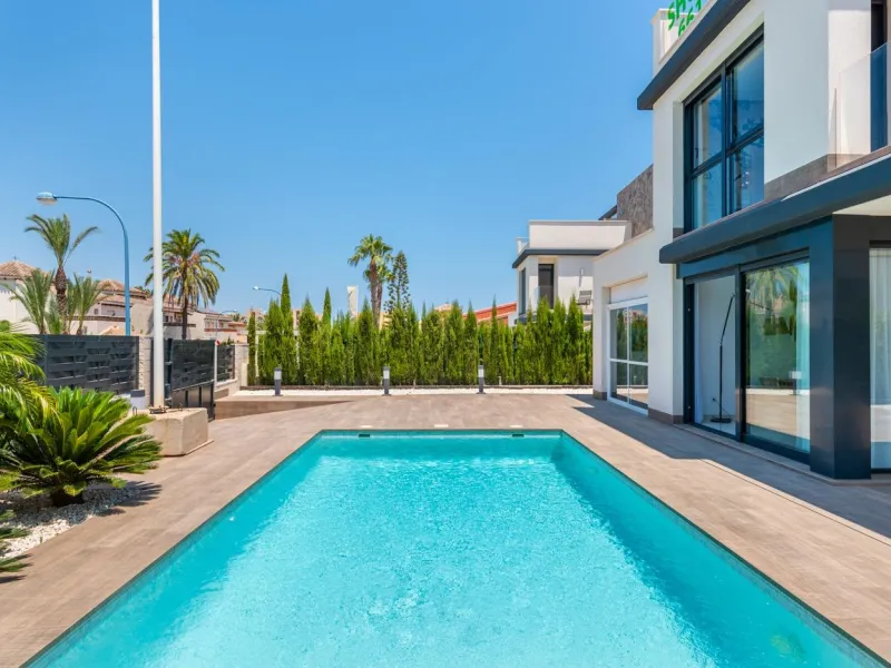 OBRA NUEVA EN LA MANGA. VILLA DE LUJO. 3 DORM. 3 BAÑOS. 440 PARCELA. PISCINA PROPIA.PLAYA A 350M