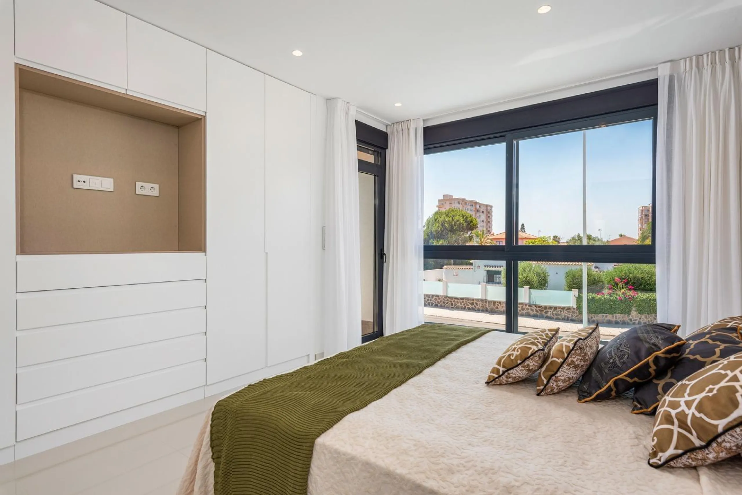 OBRA NUEVA EN LA MANGA. VILLA DE LUJO. 3 DORM. 3 BAÑOS. 440 PARCELA. PISCINA PROPIA.PLAYA A 350M