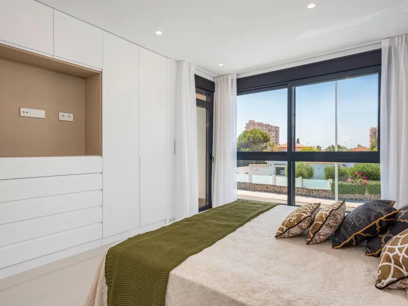 OBRA NUEVA EN LA MANGA. VILLA DE LUJO. 3 DORM. 3 BAÑOS. 440 PARCELA. PISCINA PROPIA.PLAYA A 350M