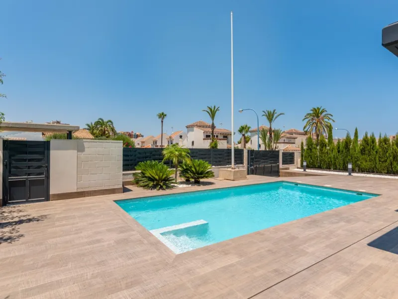 OBRA NUEVA EN LA MANGA. VILLA DE LUJO. 3 DORM. 3 BAÑOS. 440 PARCELA. PISCINA PROPIA.PLAYA A 350M