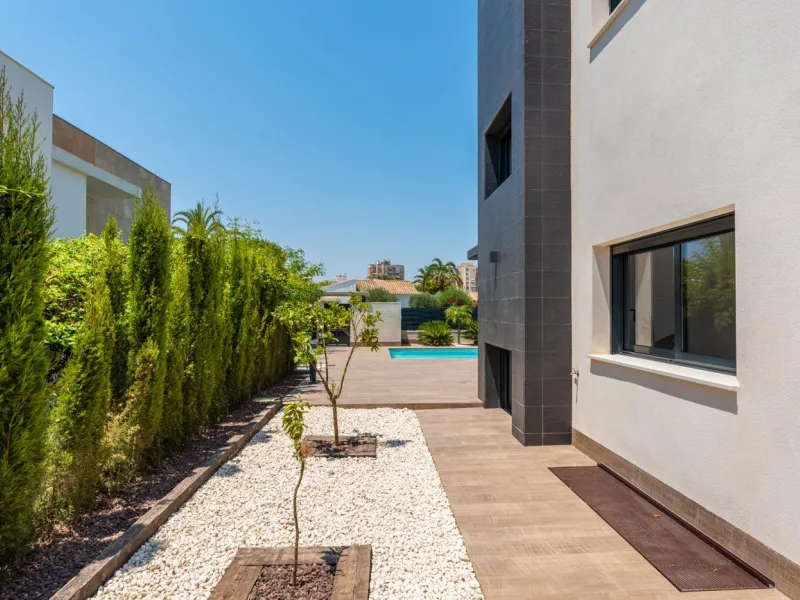 OBRA NUEVA EN LA MANGA. VILLA DE LUJO. 3 DORM. 3 BAÑOS. 440 PARCELA. PISCINA PROPIA.PLAYA A 350M