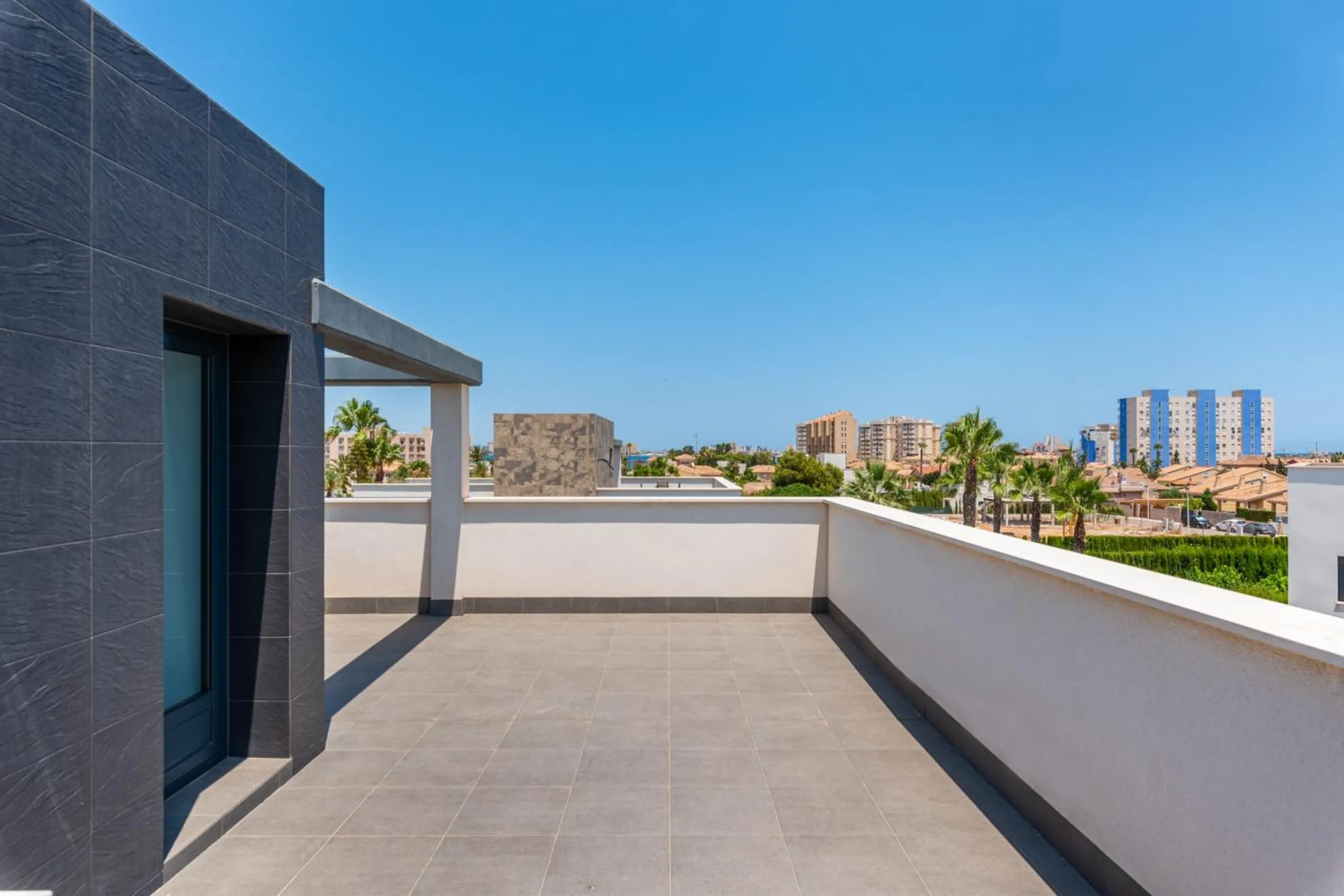 OBRA NUEVA EN LA MANGA. VILLA DE LUJO. 3 DORM. 3 BAÑOS. 440 PARCELA. PISCINA PROPIA.PLAYA A 350M