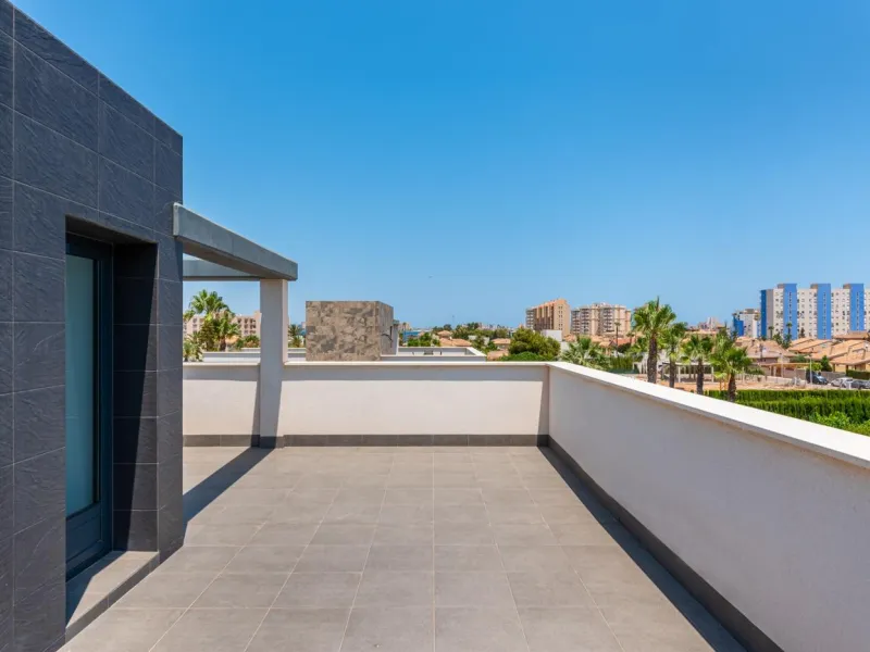 OBRA NUEVA EN LA MANGA. VILLA DE LUJO. 3 DORM. 3 BAÑOS. 440 PARCELA. PISCINA PROPIA.PLAYA A 350M