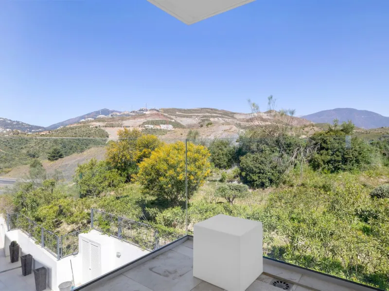 Südlich ausgerichtetes Penthouse mit privatem Pool zu verkaufen