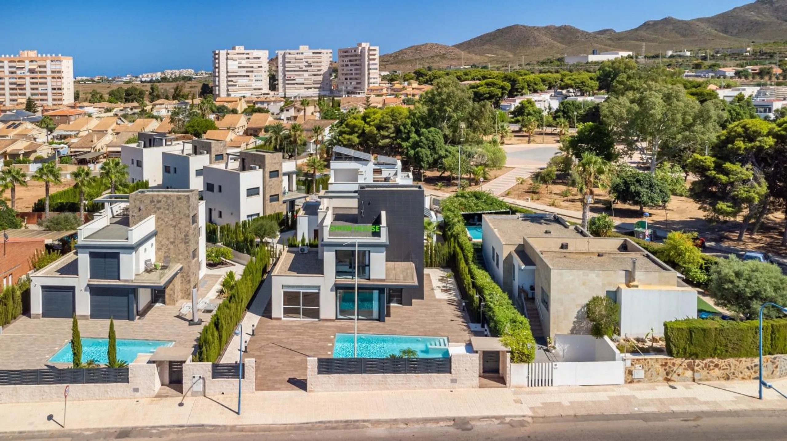 OBRA NUEVA EN LA MANGA. VILLA DE LUJO. 3 DORM. 3 BAÑOS. 440 PARCELA. PISCINA PROPIA.PLAYA A 350M