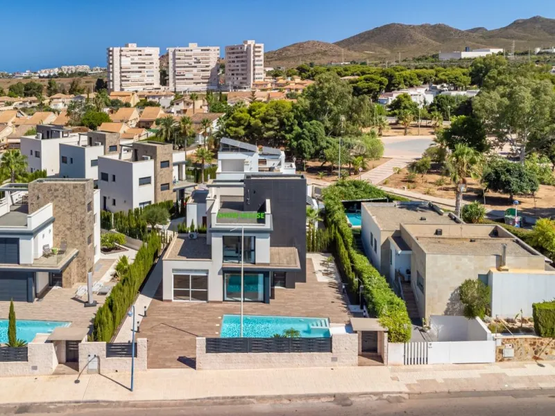 OBRA NUEVA EN LA MANGA. VILLA DE LUJO. 3 DORM. 3 BAÑOS. 440 PARCELA. PISCINA PROPIA.PLAYA A 350M