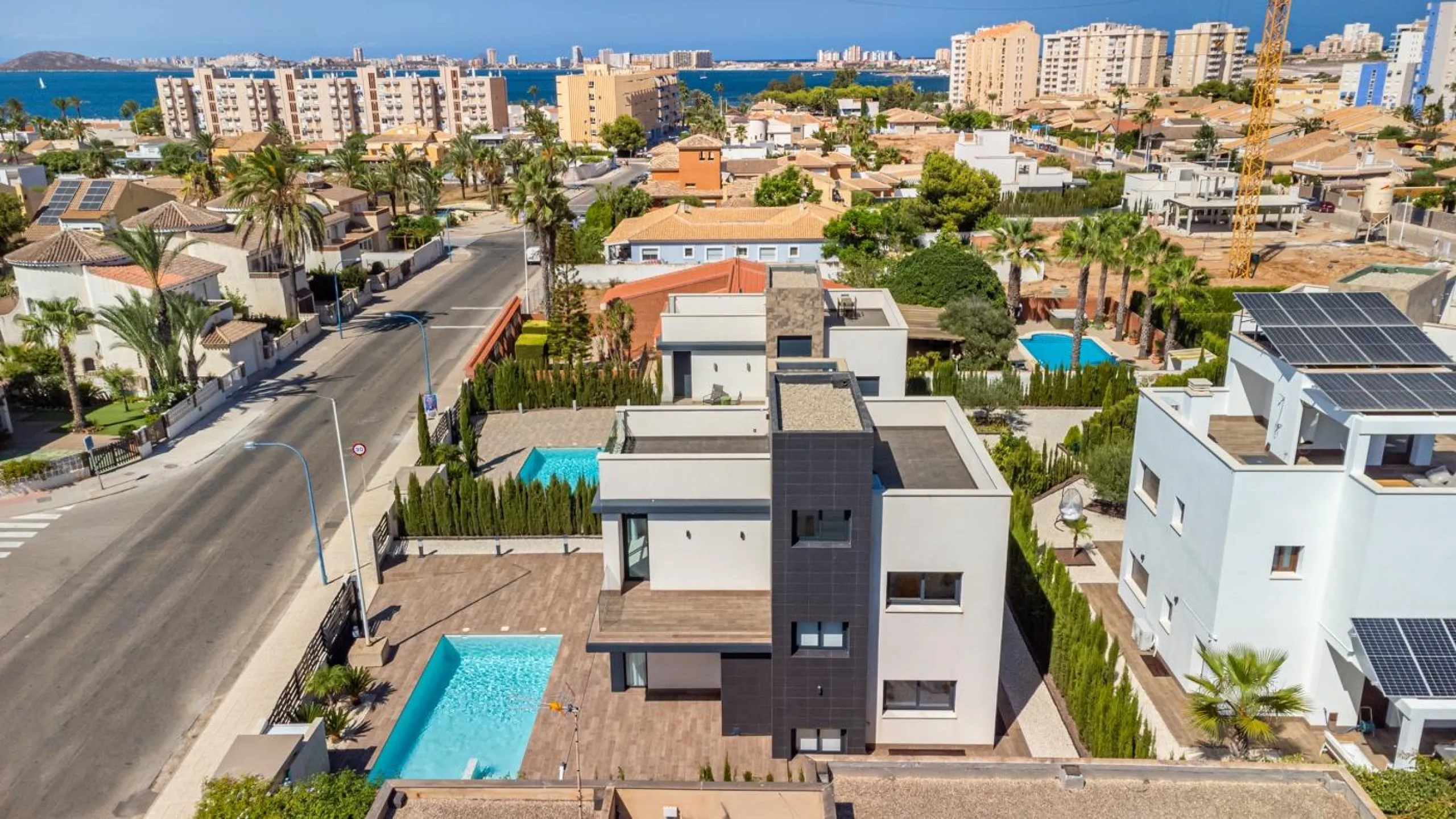 OBRA NUEVA EN LA MANGA. VILLA DE LUJO. 3 DORM. 3 BAÑOS. 440 PARCELA. PISCINA PROPIA.PLAYA A 350M