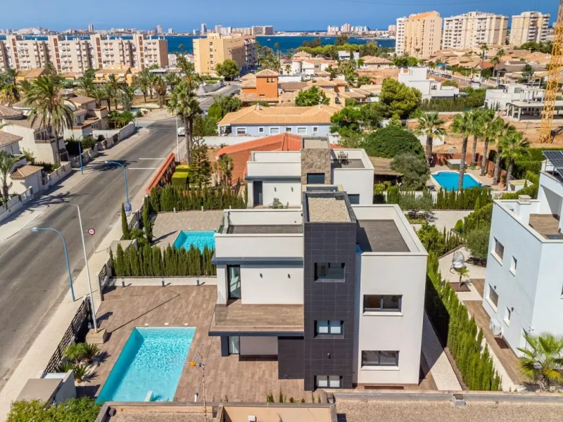 OBRA NUEVA EN LA MANGA. VILLA DE LUJO. 3 DORM. 3 BAÑOS. 440 PARCELA. PISCINA PROPIA.PLAYA A 350M