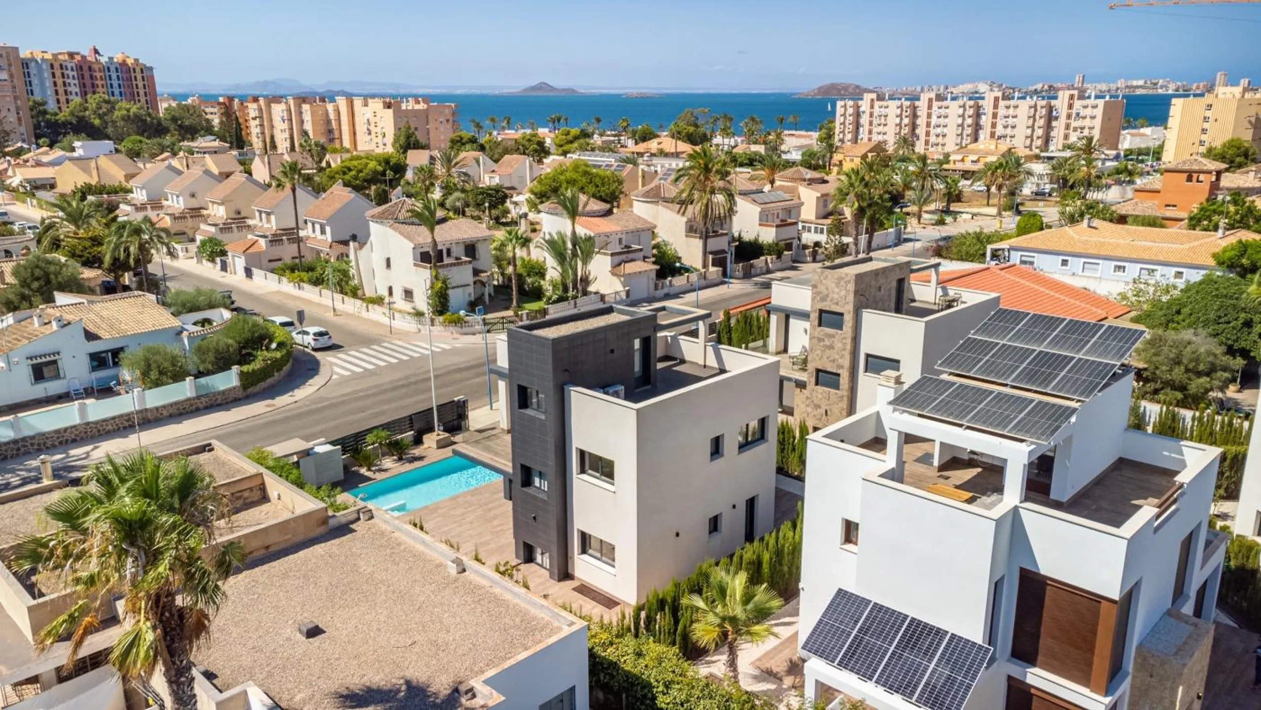 OBRA NUEVA EN LA MANGA. VILLA DE LUJO. 3 DORM. 3 BAÑOS. 440 PARCELA. PISCINA PROPIA.PLAYA A 350M