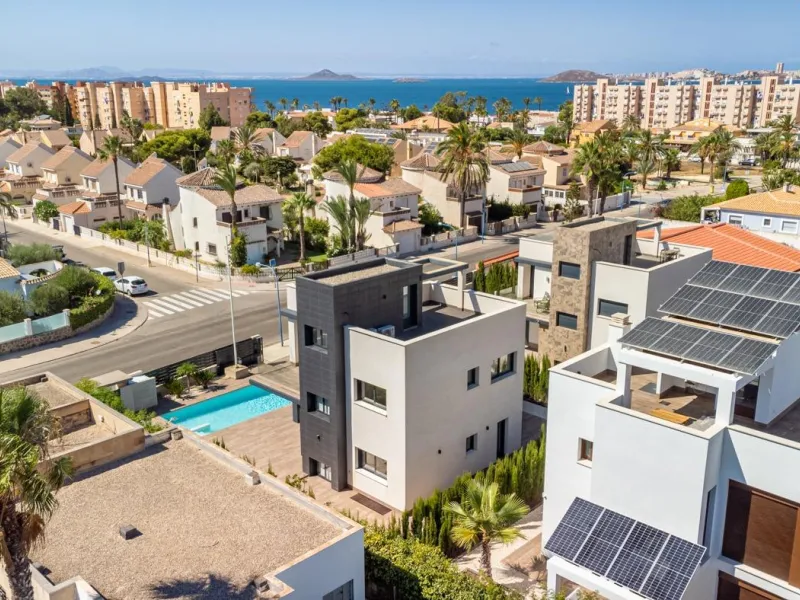 OBRA NUEVA EN LA MANGA. VILLA DE LUJO. 3 DORM. 3 BAÑOS. 440 PARCELA. PISCINA PROPIA.PLAYA A 350M
