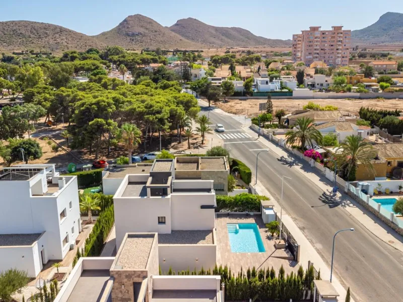 OBRA NUEVA EN LA MANGA. VILLA DE LUJO. 3 DORM. 3 BAÑOS. 440 PARCELA. PISCINA PROPIA.PLAYA A 350M
