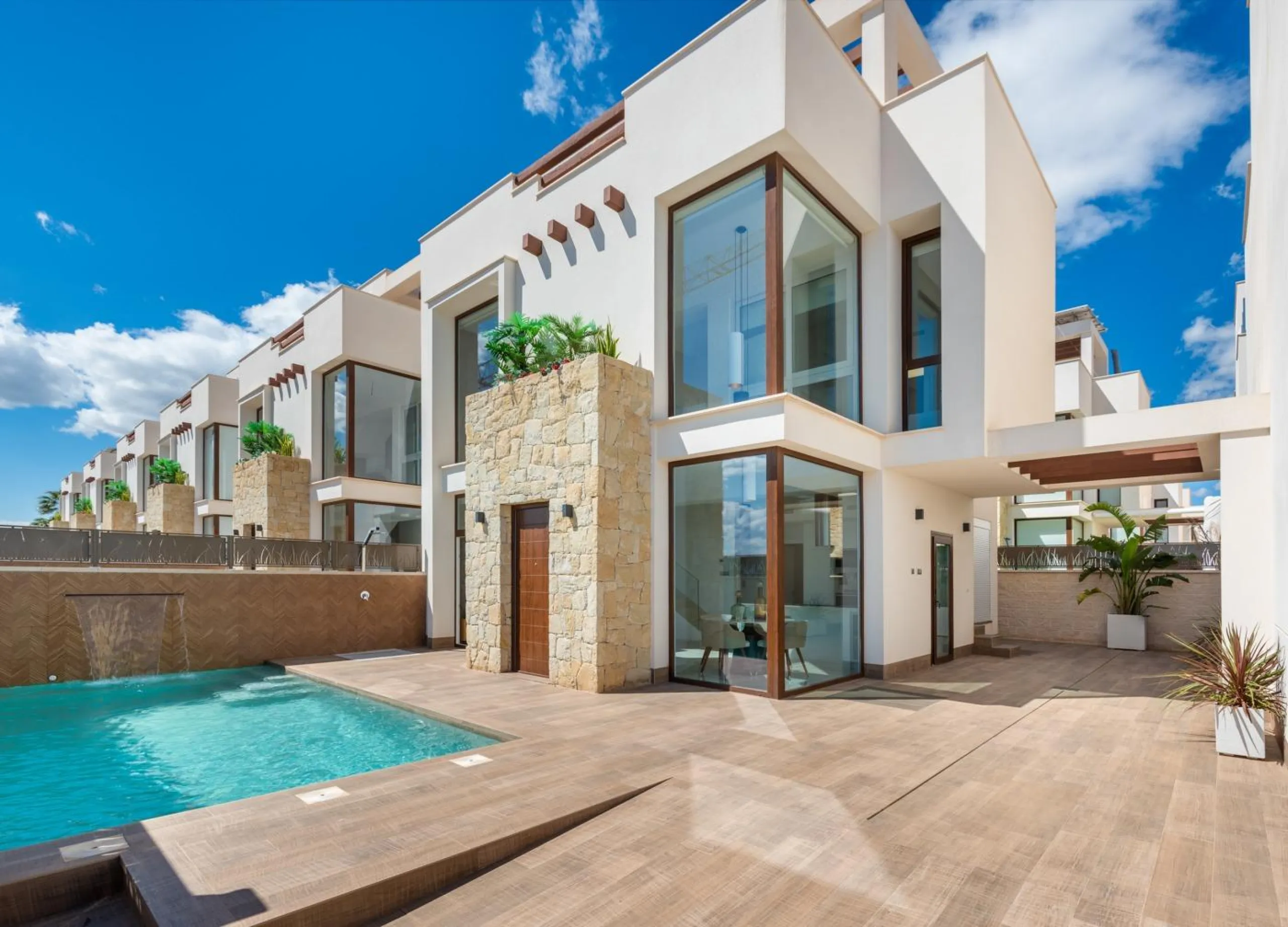 OBRA NUEVA EN LOS MONTESINOS. VILLAS DE LUJO. 3 DORM. 3 BAÑOS. PARCELA 200M2. PISCINA PROPIA.