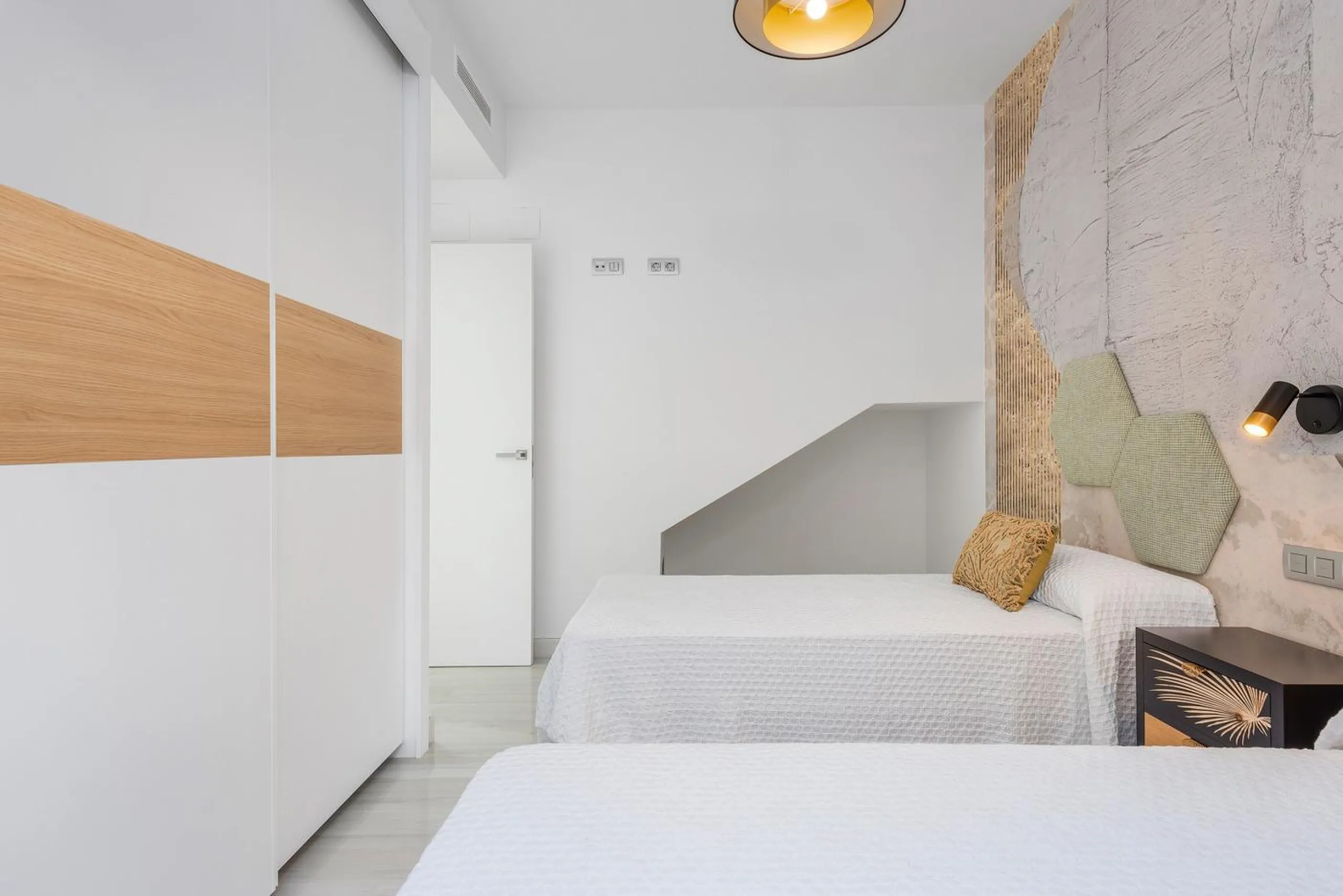 OBRA NUEVA EN LOS MONTESINOS. VILLAS DE LUJO. 3 DORM. 3 BAÑOS. PARCELA 200M2. PISCINA PROPIA.