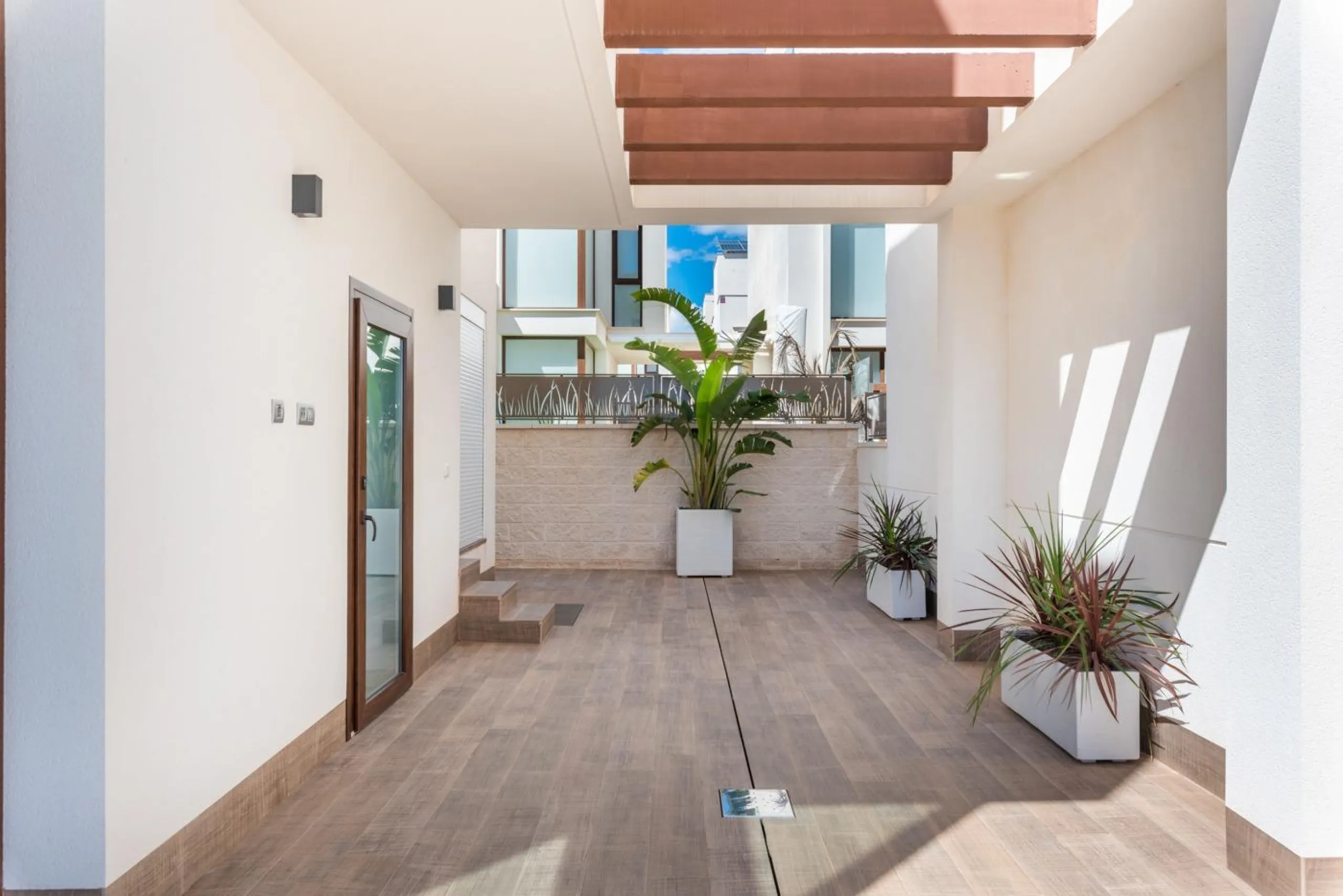 OBRA NUEVA EN LOS MONTESINOS. VILLAS DE LUJO. 3 DORM. 3 BAÑOS. PARCELA 200M2. PISCINA PROPIA.