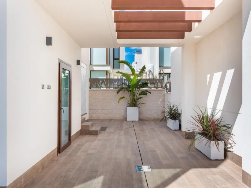 OBRA NUEVA EN LOS MONTESINOS. VILLAS DE LUJO. 3 DORM. 3 BAÑOS. PARCELA 200M2. PISCINA PROPIA.