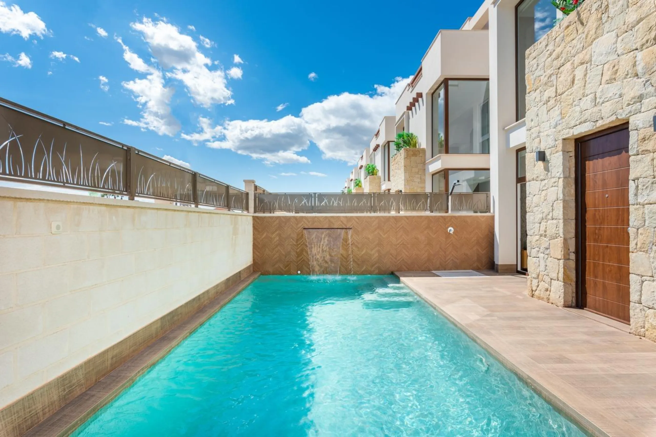 OBRA NUEVA EN LOS MONTESINOS. VILLAS DE LUJO. 3 DORM. 3 BAÑOS. PARCELA 200M2. PISCINA PROPIA.