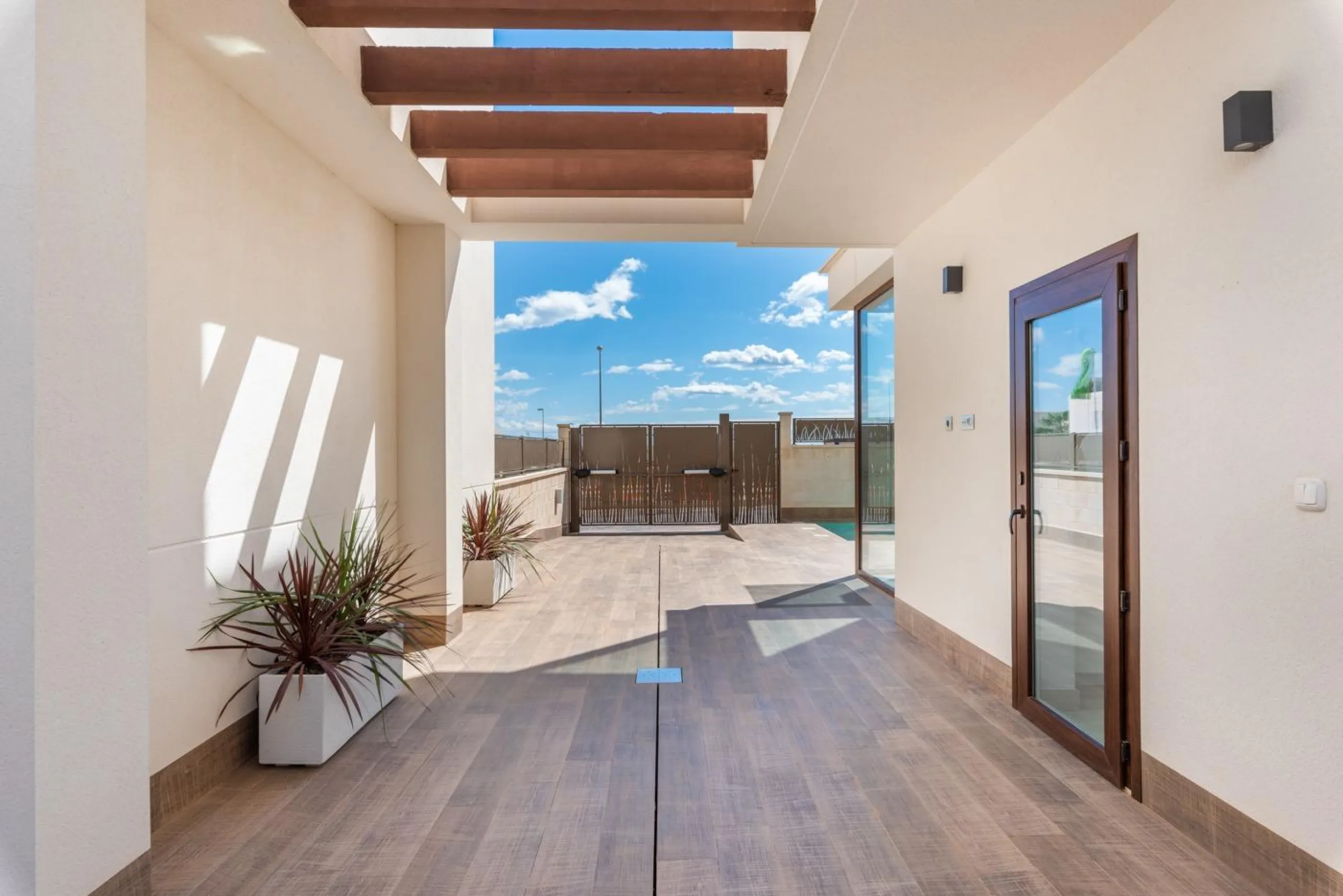 OBRA NUEVA EN LOS MONTESINOS. VILLAS DE LUJO. 3 DORM. 3 BAÑOS. PARCELA 200M2. PISCINA PROPIA.