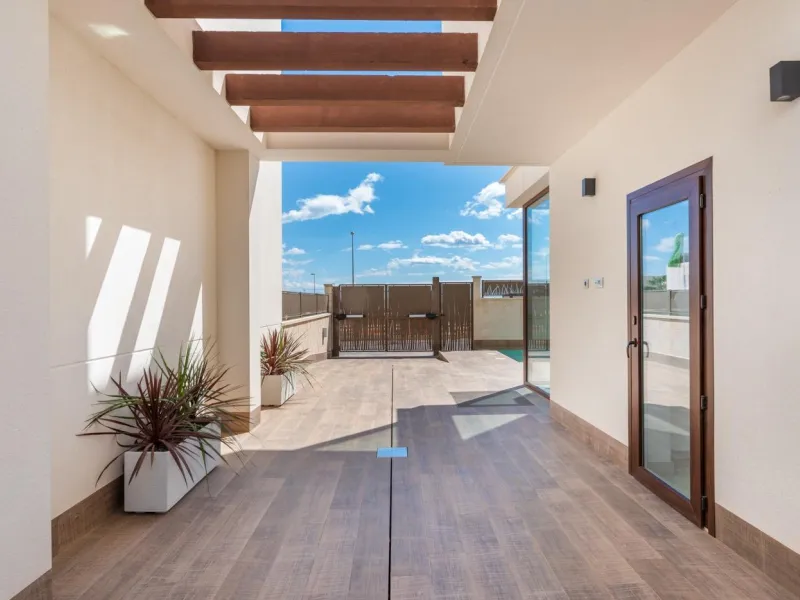 OBRA NUEVA EN LOS MONTESINOS. VILLAS DE LUJO. 3 DORM. 3 BAÑOS. PARCELA 200M2. PISCINA PROPIA.