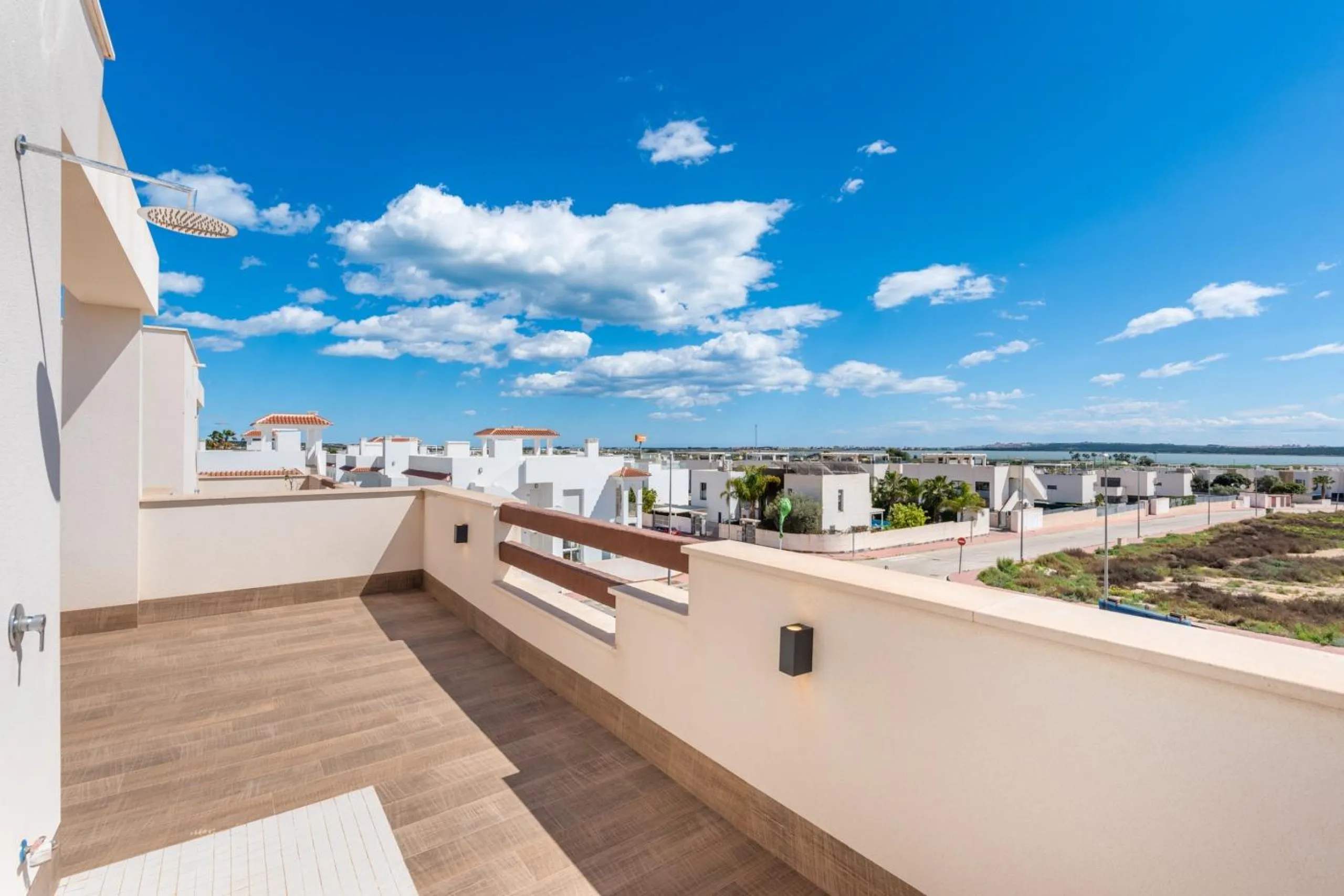 OBRA NUEVA EN LOS MONTESINOS. VILLAS DE LUJO. 3 DORM. 3 BAÑOS. PARCELA 200M2. PISCINA PROPIA.
