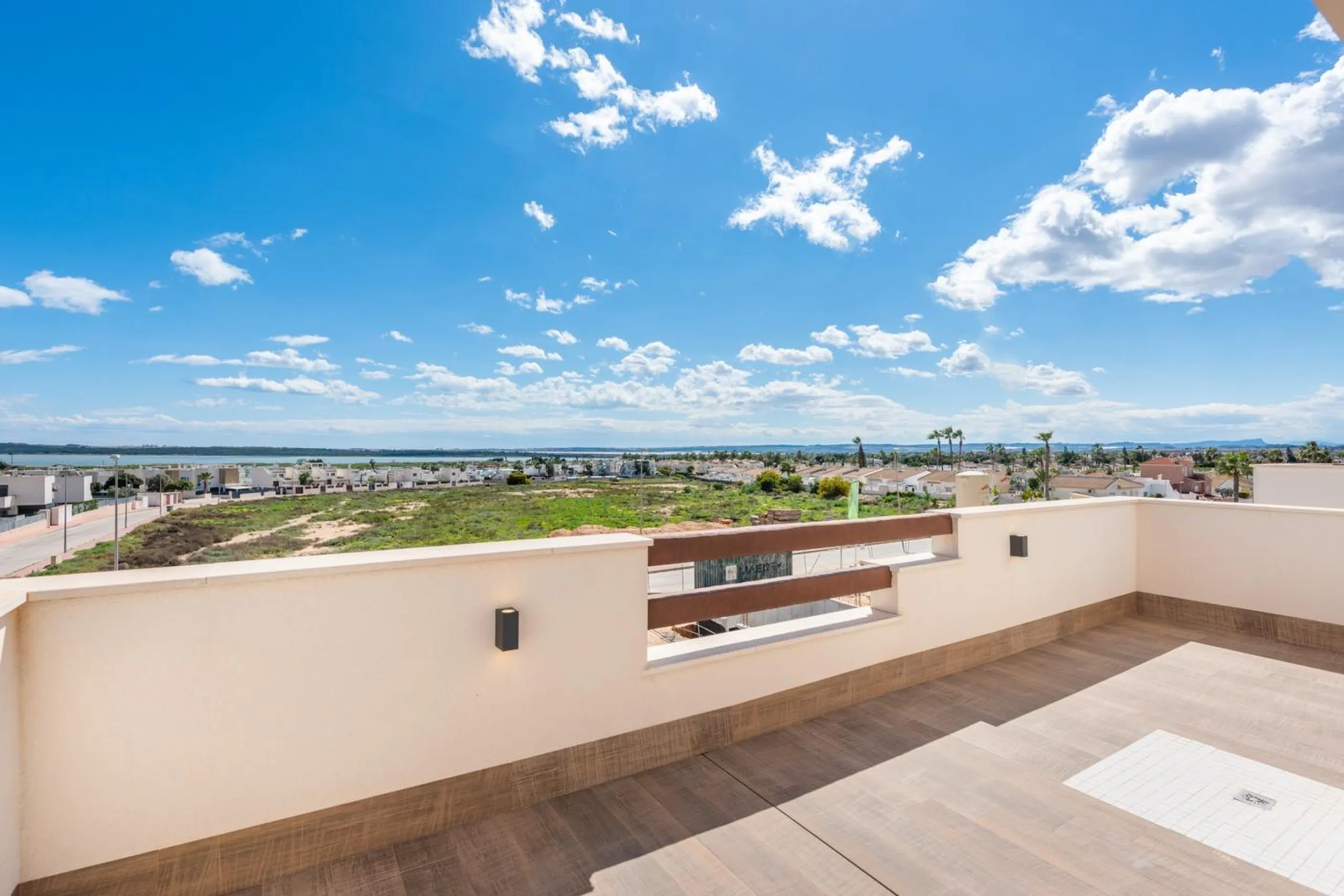 OBRA NUEVA EN LOS MONTESINOS. VILLAS DE LUJO. 3 DORM. 3 BAÑOS. PARCELA 200M2. PISCINA PROPIA.