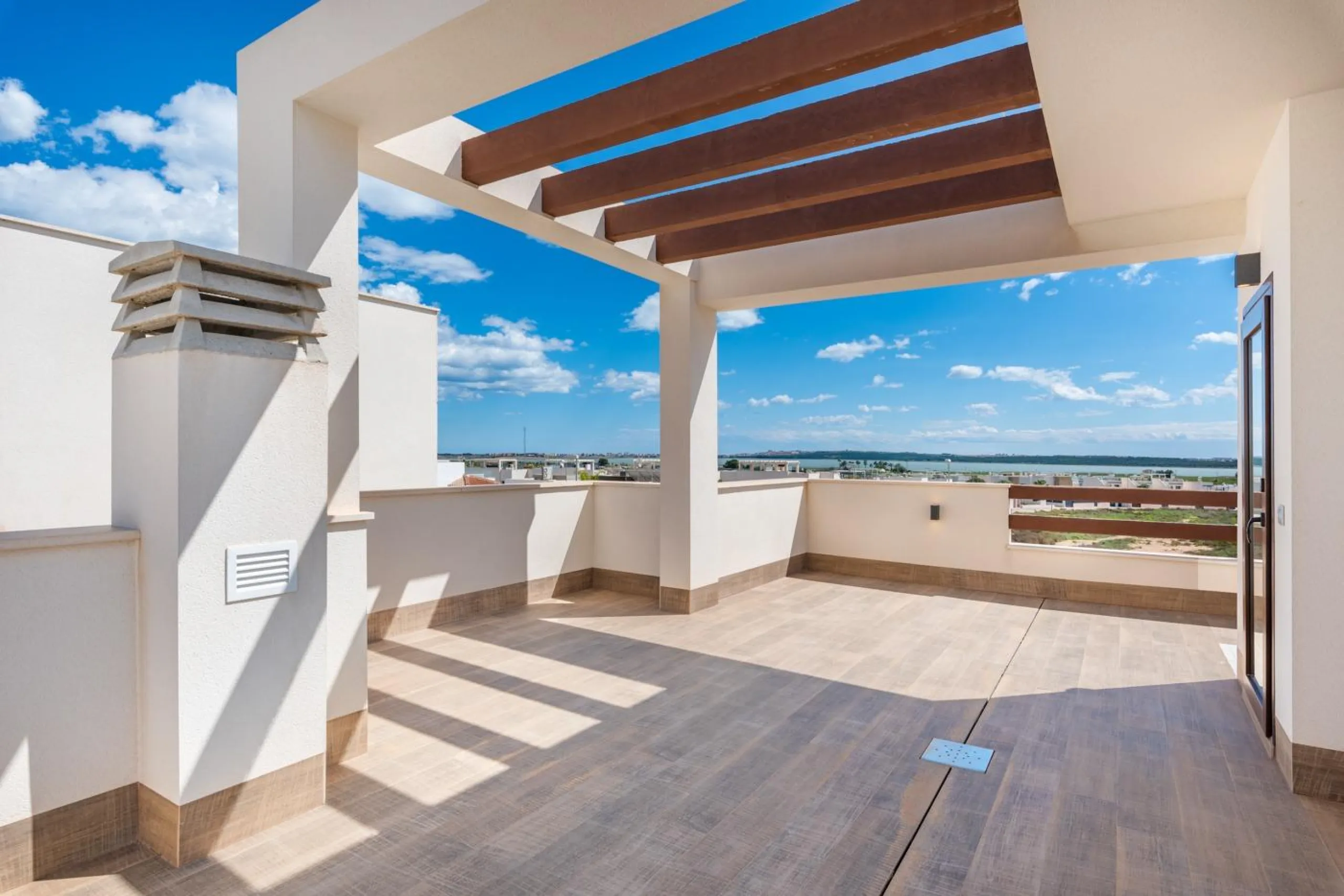 OBRA NUEVA EN LOS MONTESINOS. VILLAS DE LUJO. 3 DORM. 3 BAÑOS. PARCELA 200M2. PISCINA PROPIA.
