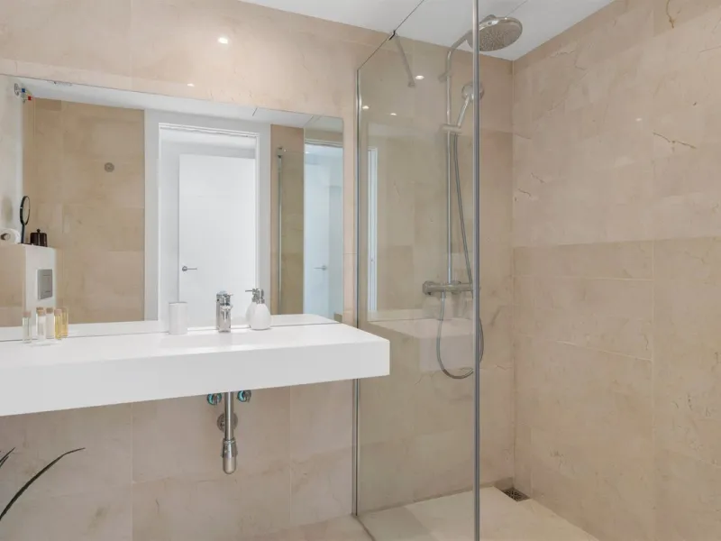 Südlich ausgerichtetes Penthouse mit privatem Pool zu verkaufen
