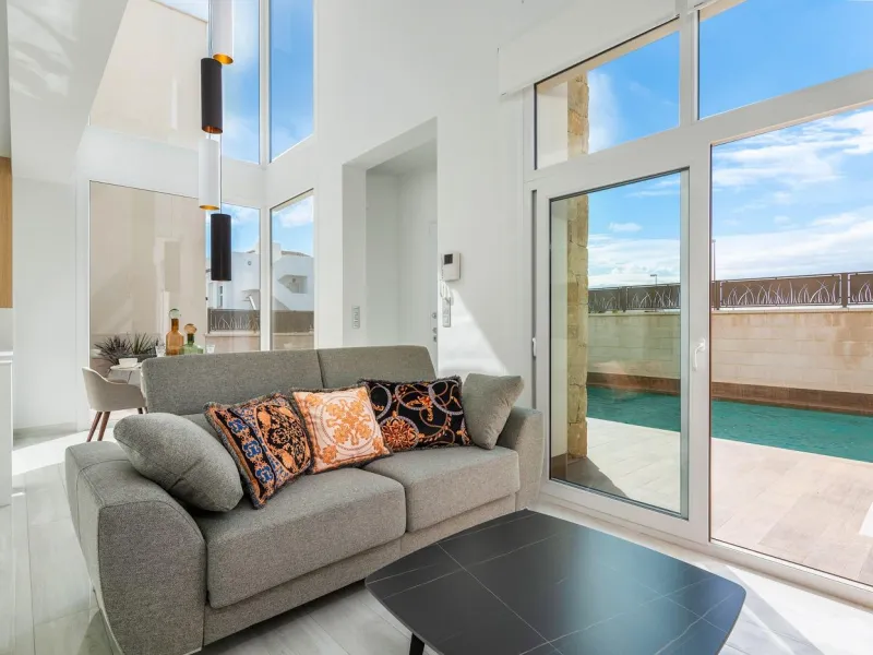 OBRA NUEVA EN LOS MONTESINOS. VILLAS DE LUJO. 3 DORM. 3 BAÑOS. PARCELA 200M2. PISCINA PROPIA.