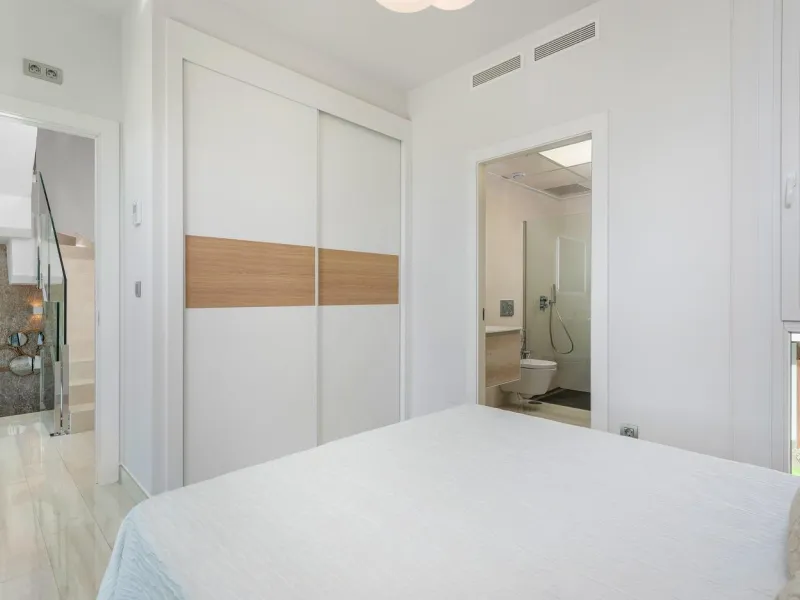 OBRA NUEVA EN LOS MONTESINOS. VILLAS DE LUJO. 3 DORM. 3 BAÑOS. PARCELA 200M2. PISCINA PROPIA.