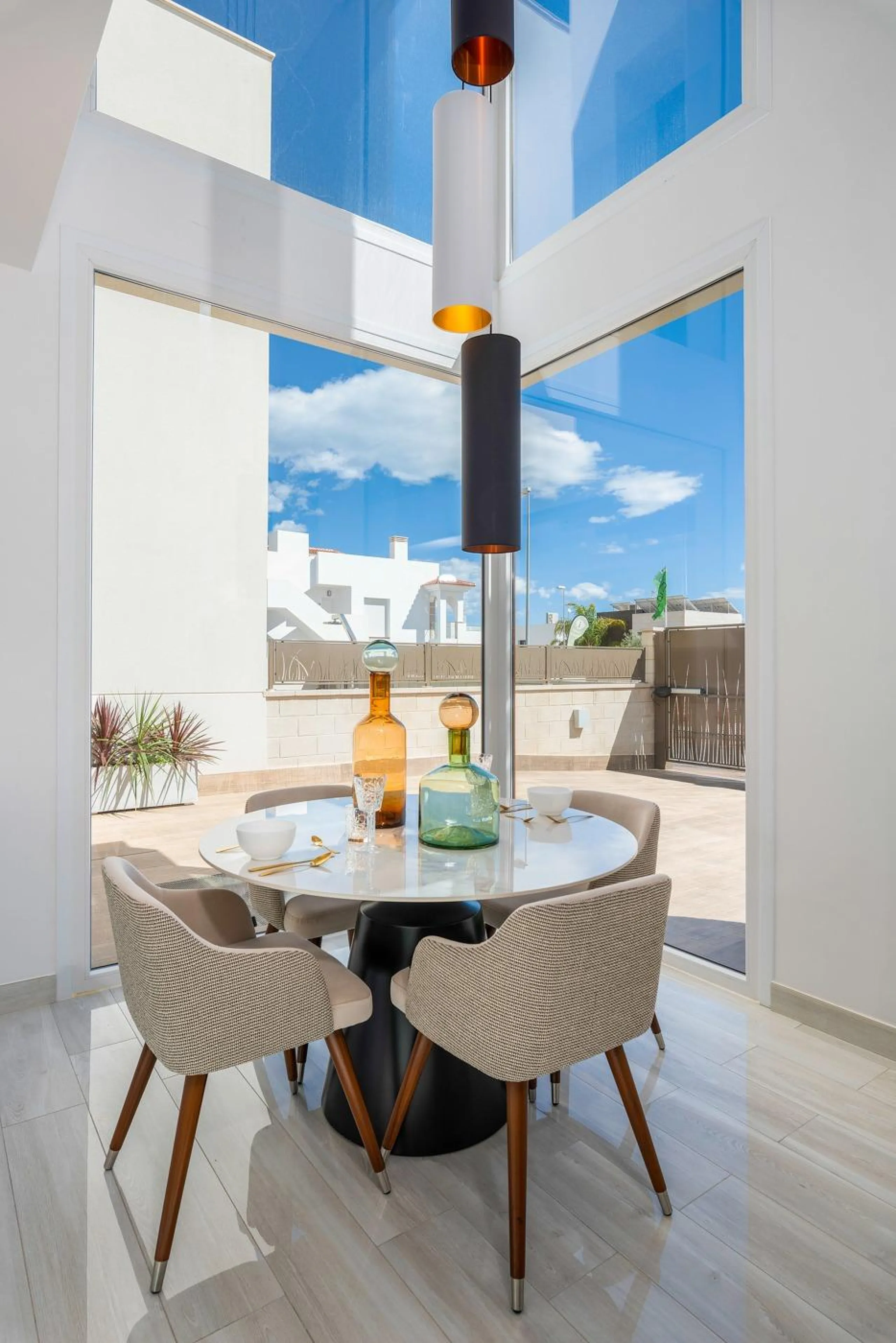 OBRA NUEVA EN LOS MONTESINOS. VILLAS DE LUJO. 3 DORM. 3 BAÑOS. PARCELA 200M2. PISCINA PROPIA.