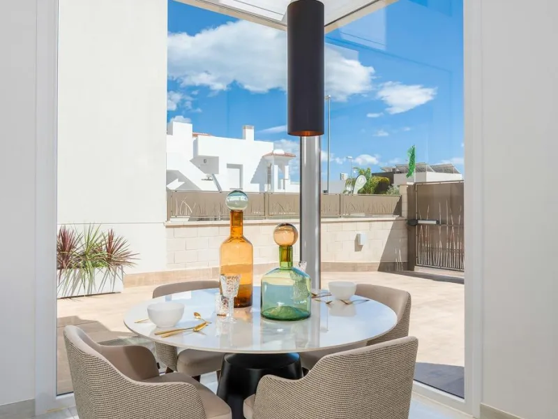 OBRA NUEVA EN LOS MONTESINOS. VILLAS DE LUJO. 3 DORM. 3 BAÑOS. PARCELA 200M2. PISCINA PROPIA.
