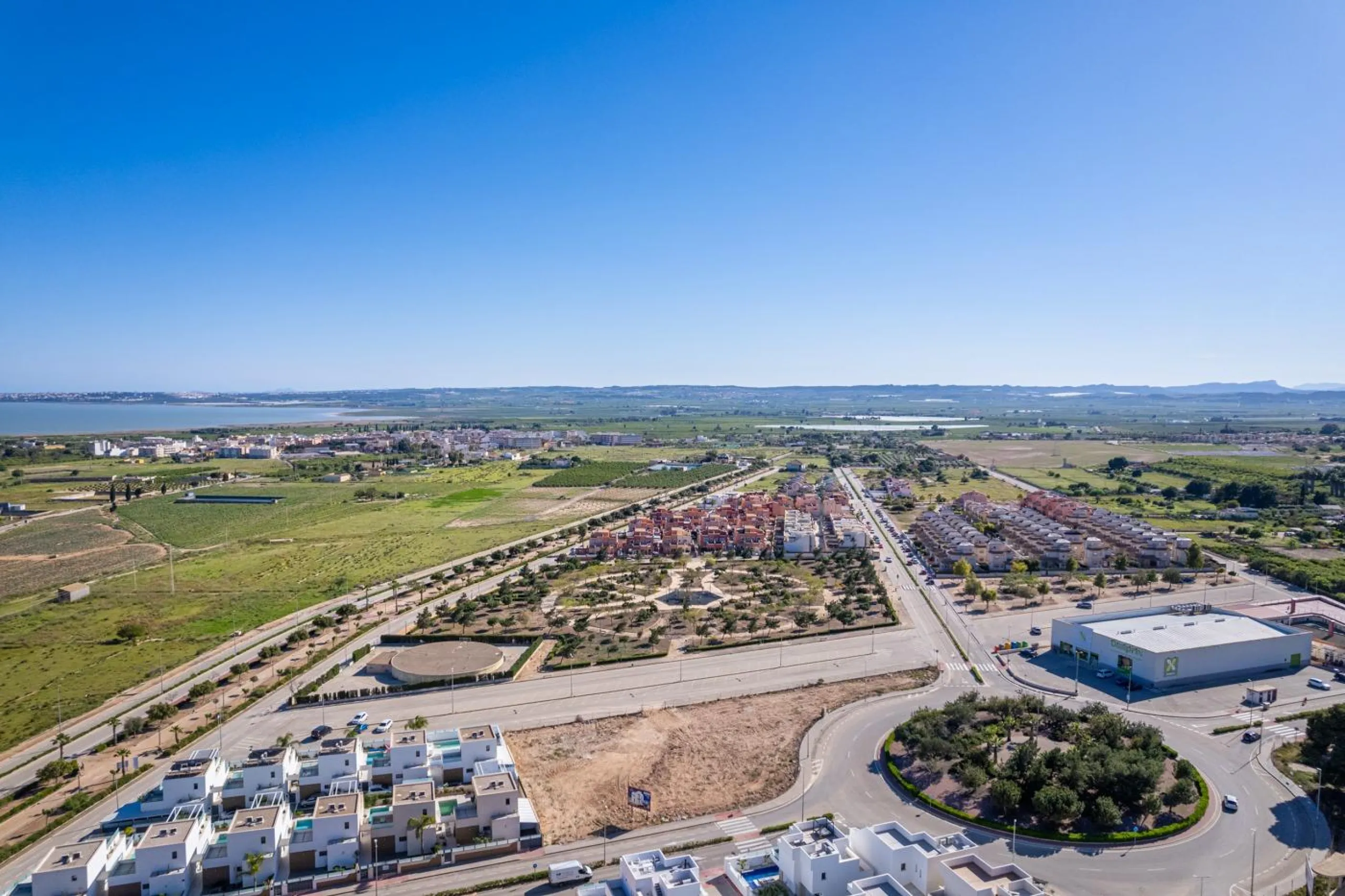 OBRA NUEVA EN LOS MONTESINOS. VILLAS DE LUJO. 3 DORM. 3 BAÑOS. PARCELA 200M2. PISCINA PROPIA.