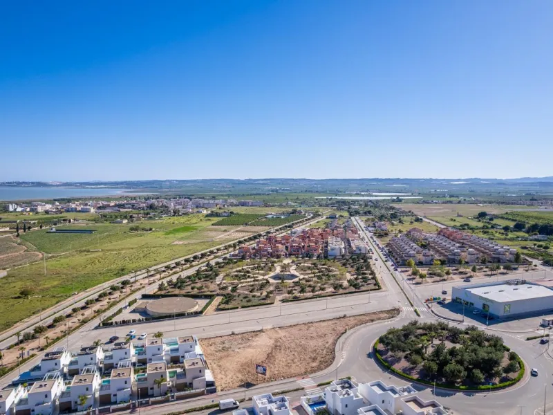 OBRA NUEVA EN LOS MONTESINOS. VILLAS DE LUJO. 3 DORM. 3 BAÑOS. PARCELA 200M2. PISCINA PROPIA.
