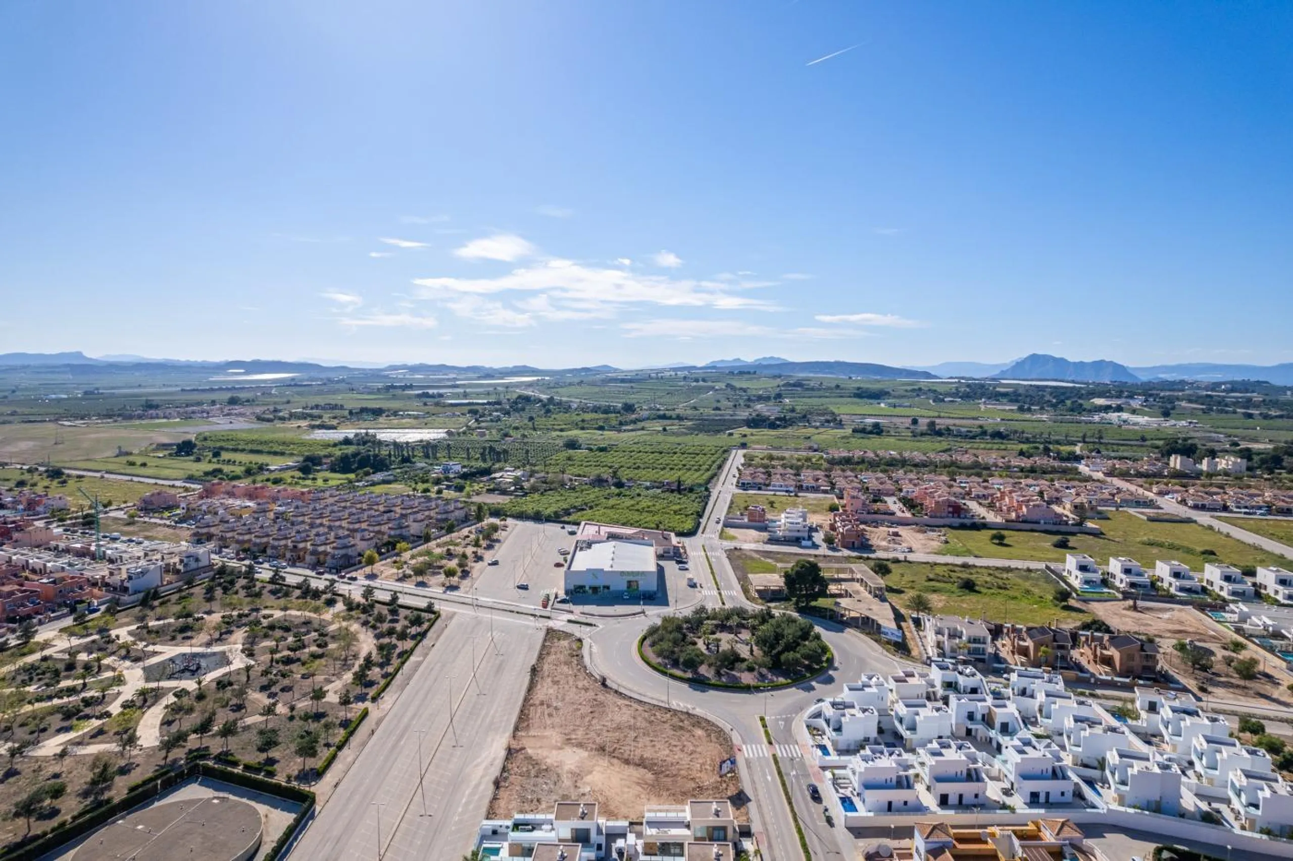 OBRA NUEVA EN LOS MONTESINOS. VILLAS DE LUJO. 3 DORM. 3 BAÑOS. PARCELA 200M2. PISCINA PROPIA.