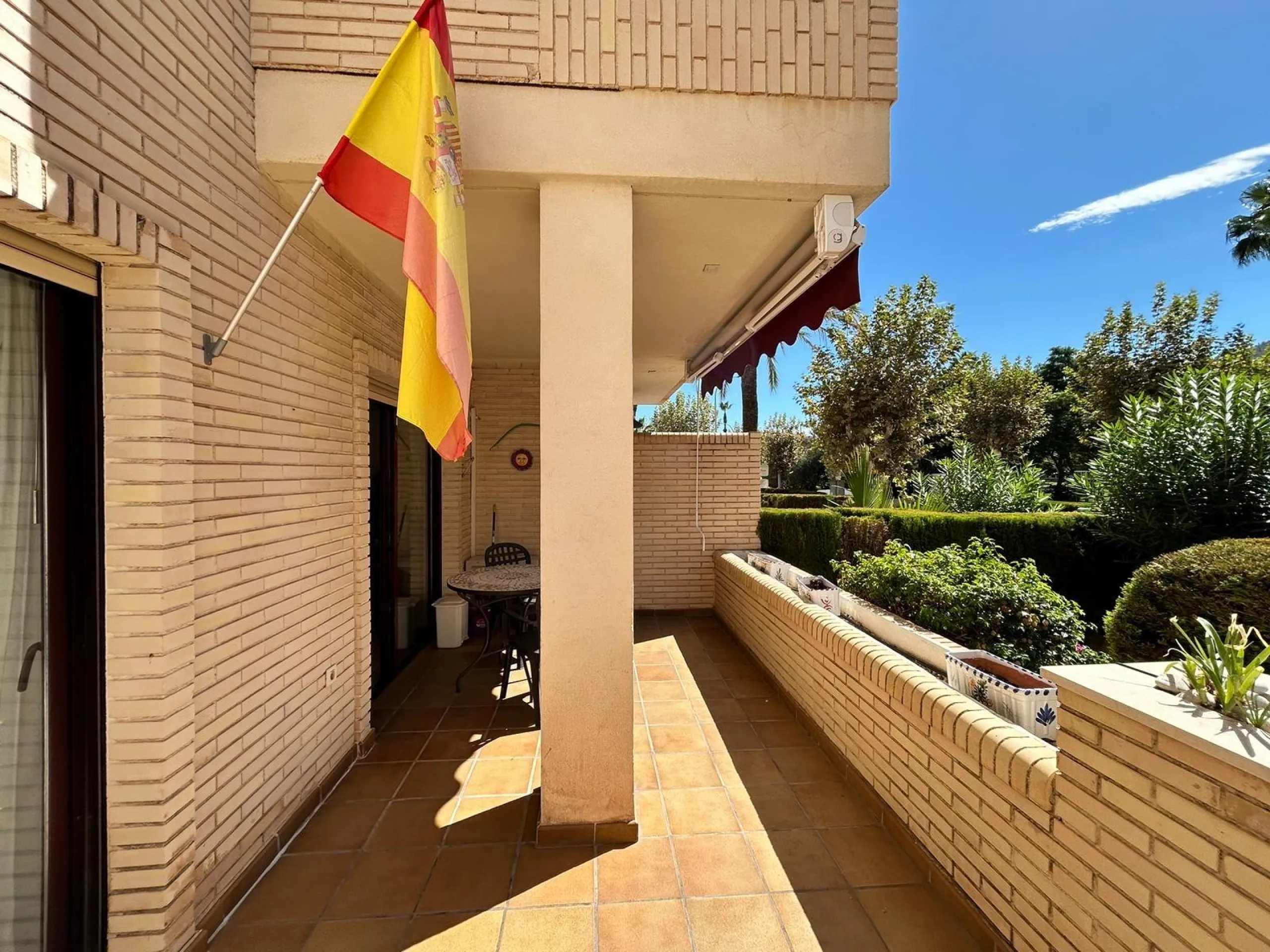 🌿 Encantador Piso en Venta en Albir con Amplio Patio y Terraza 🌿