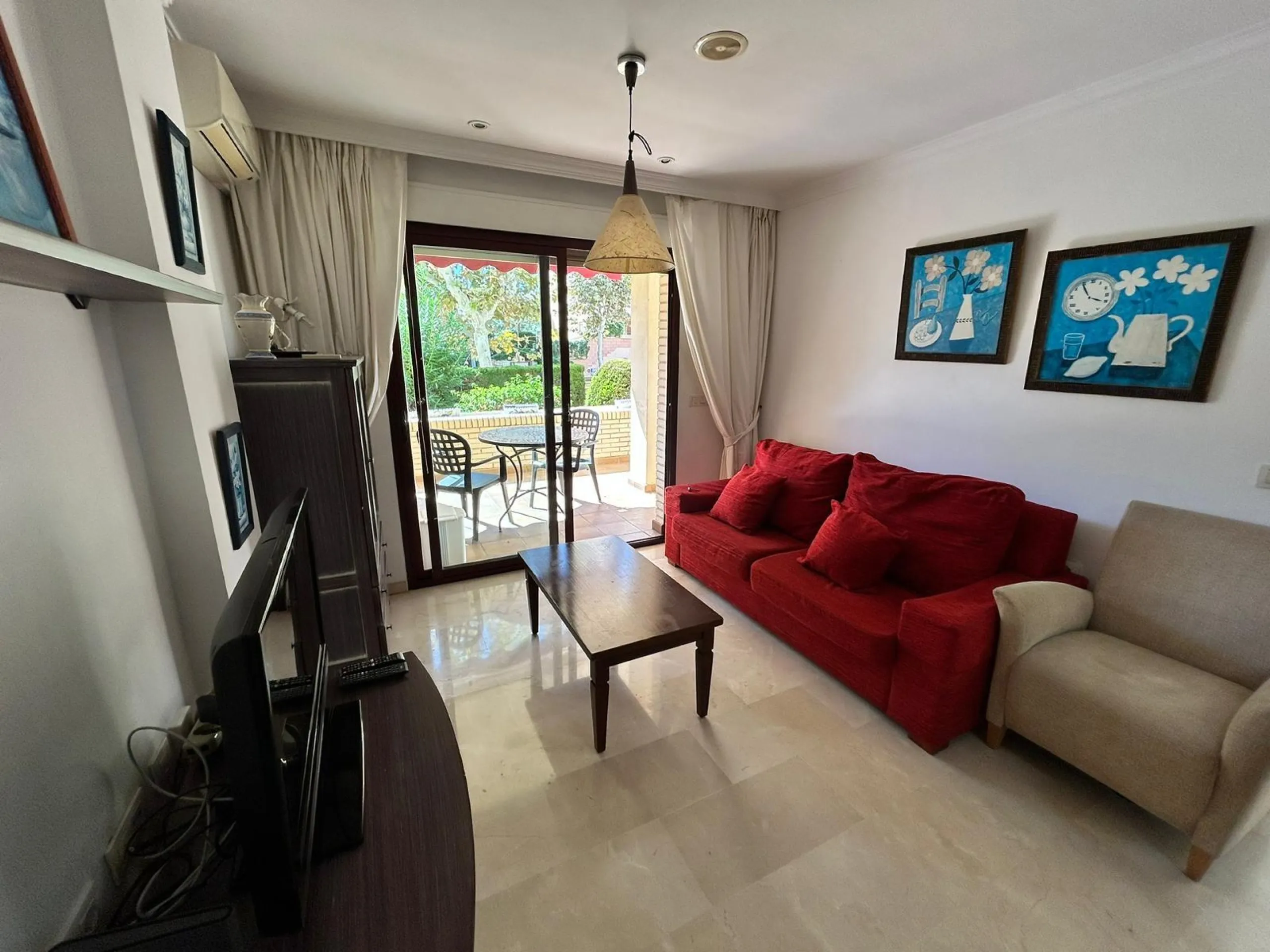 🌿 Encantador Piso en Venta en Albir con Amplio Patio y Terraza 🌿