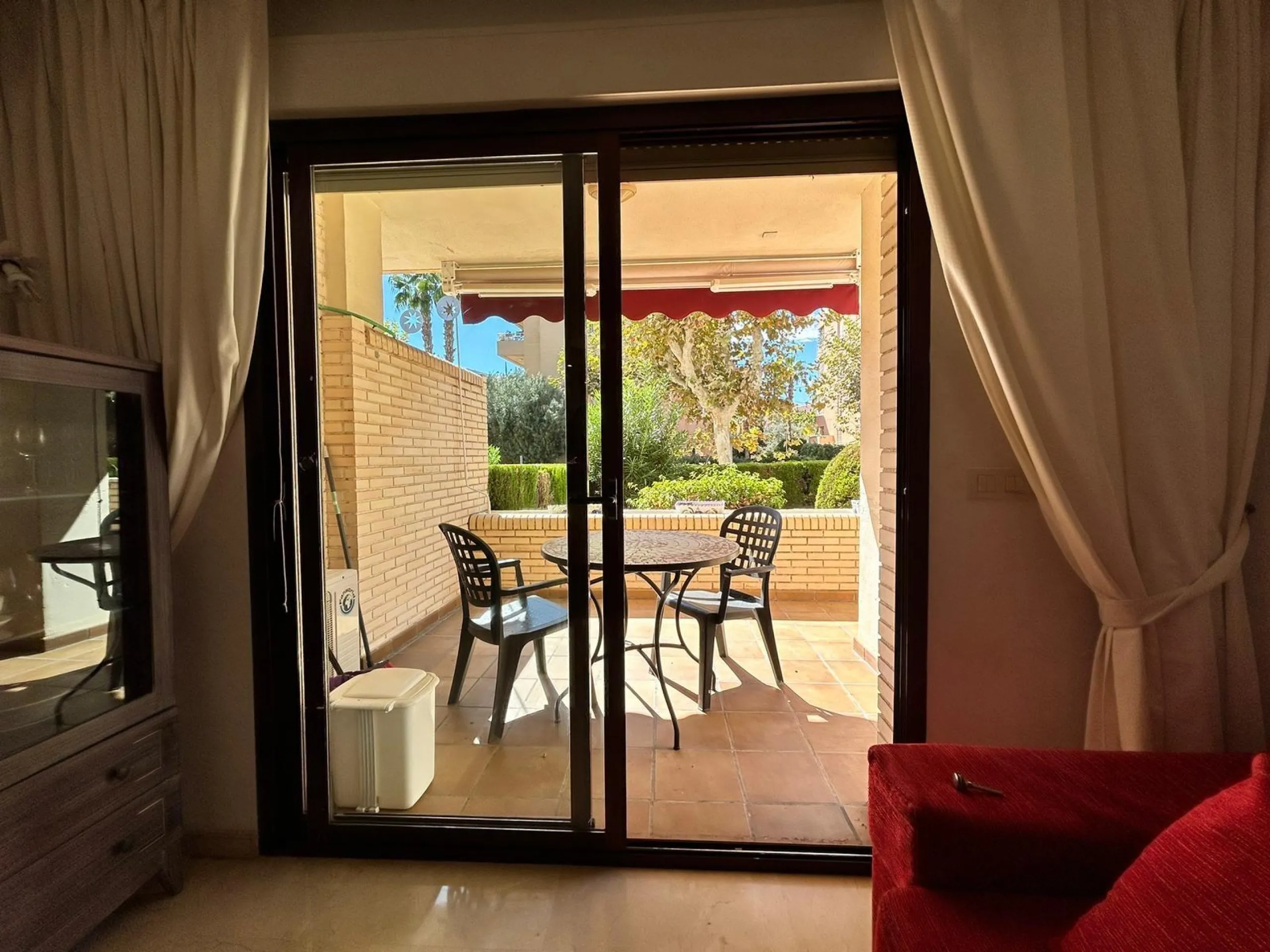 🌿 Encantador Piso en Venta en Albir con Amplio Patio y Terraza 🌿