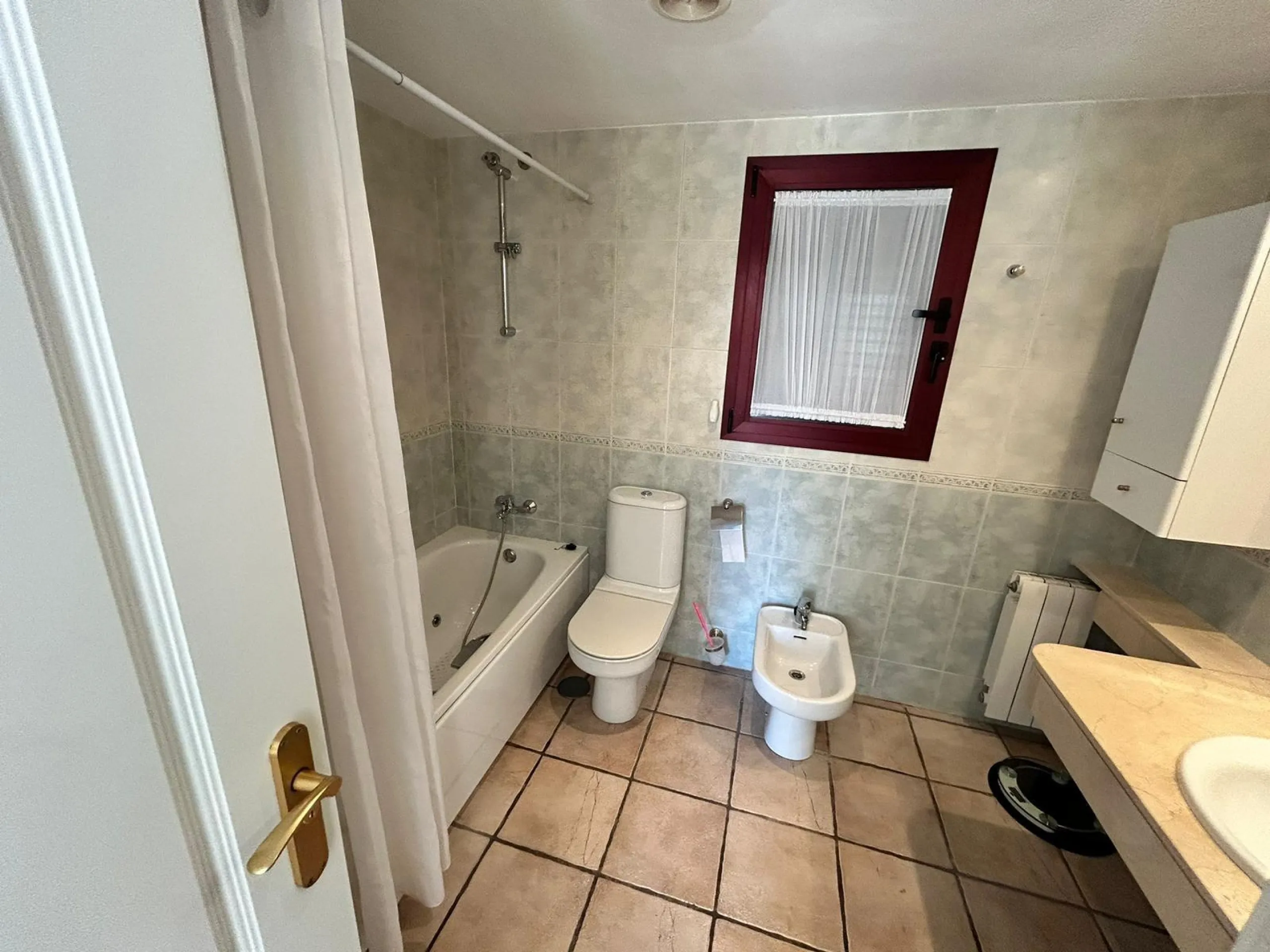 🌿 Encantador Piso en Venta en Albir con Amplio Patio y Terraza 🌿