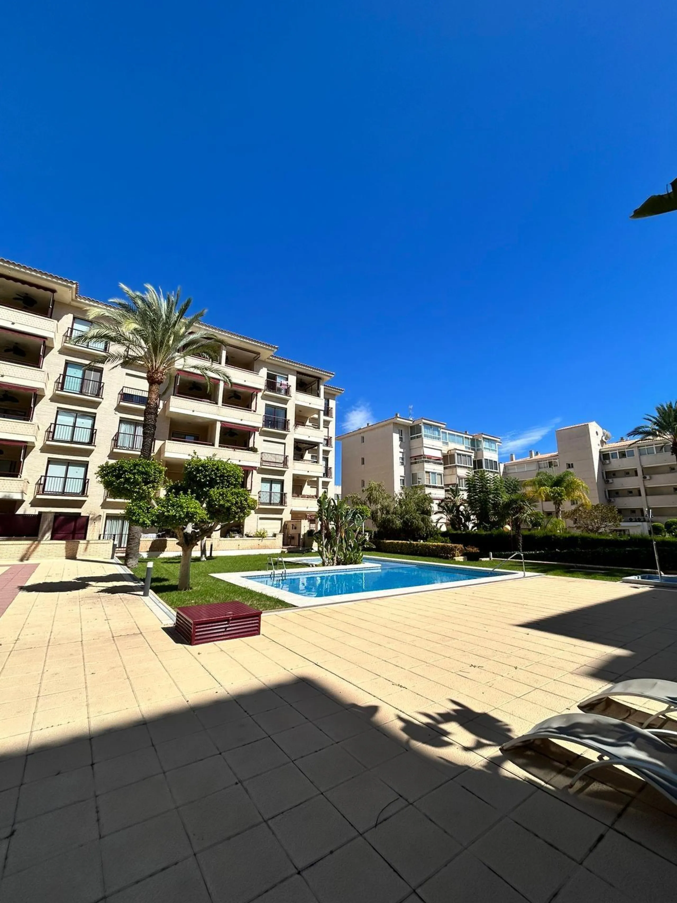 🌿 Encantador Piso en Venta en Albir con Amplio Patio y Terraza 🌿