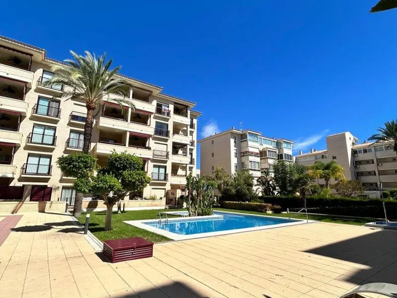 🌿 Encantador Piso en Venta en Albir con Amplio Patio y Terraza 🌿