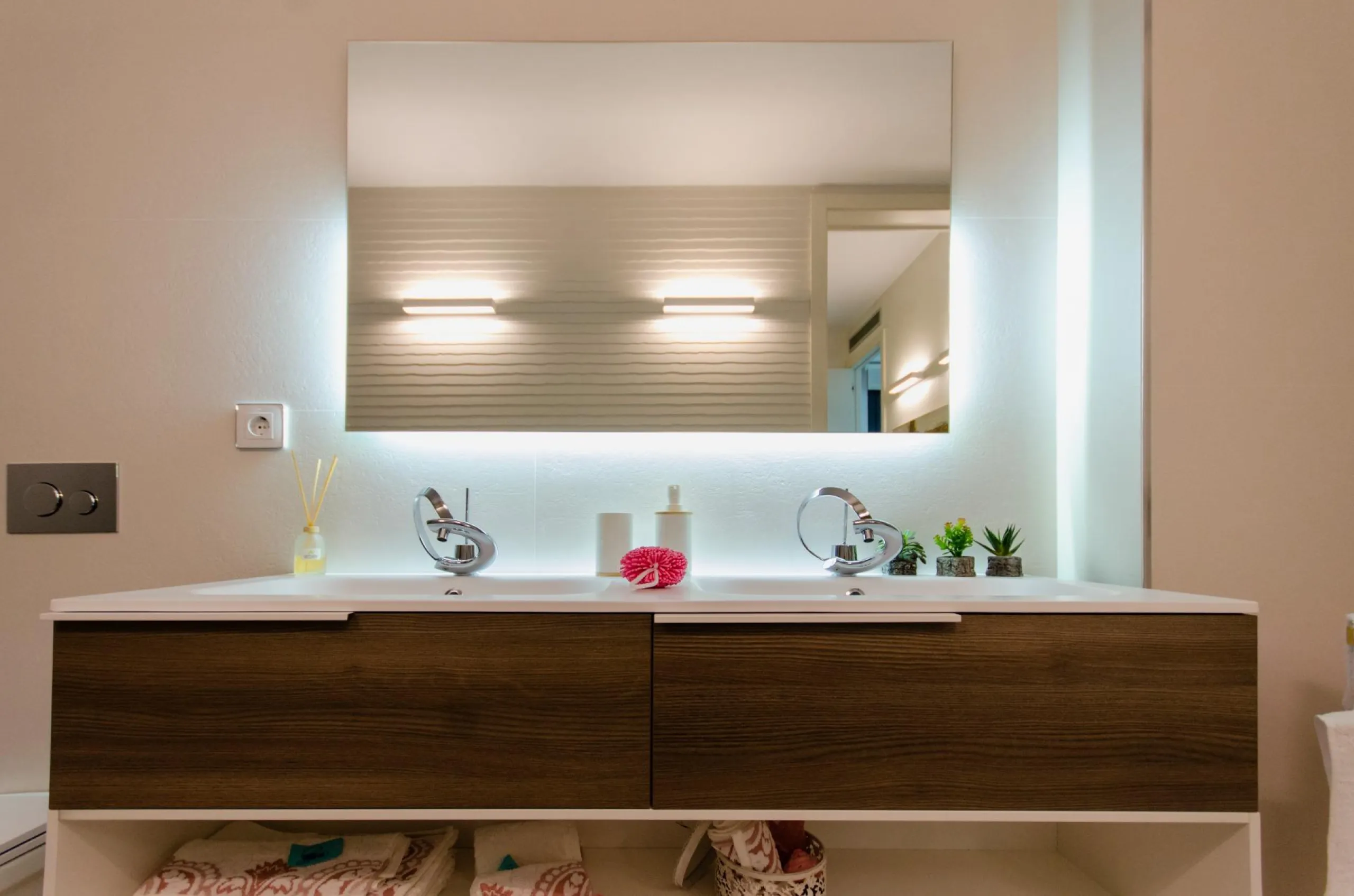 OBRA NUEVA EN ORIHUELA COSTA. 4 DORM. PARCELA. GARAJE. PISCINA PROPIA. PLAYA A 350 METROS.