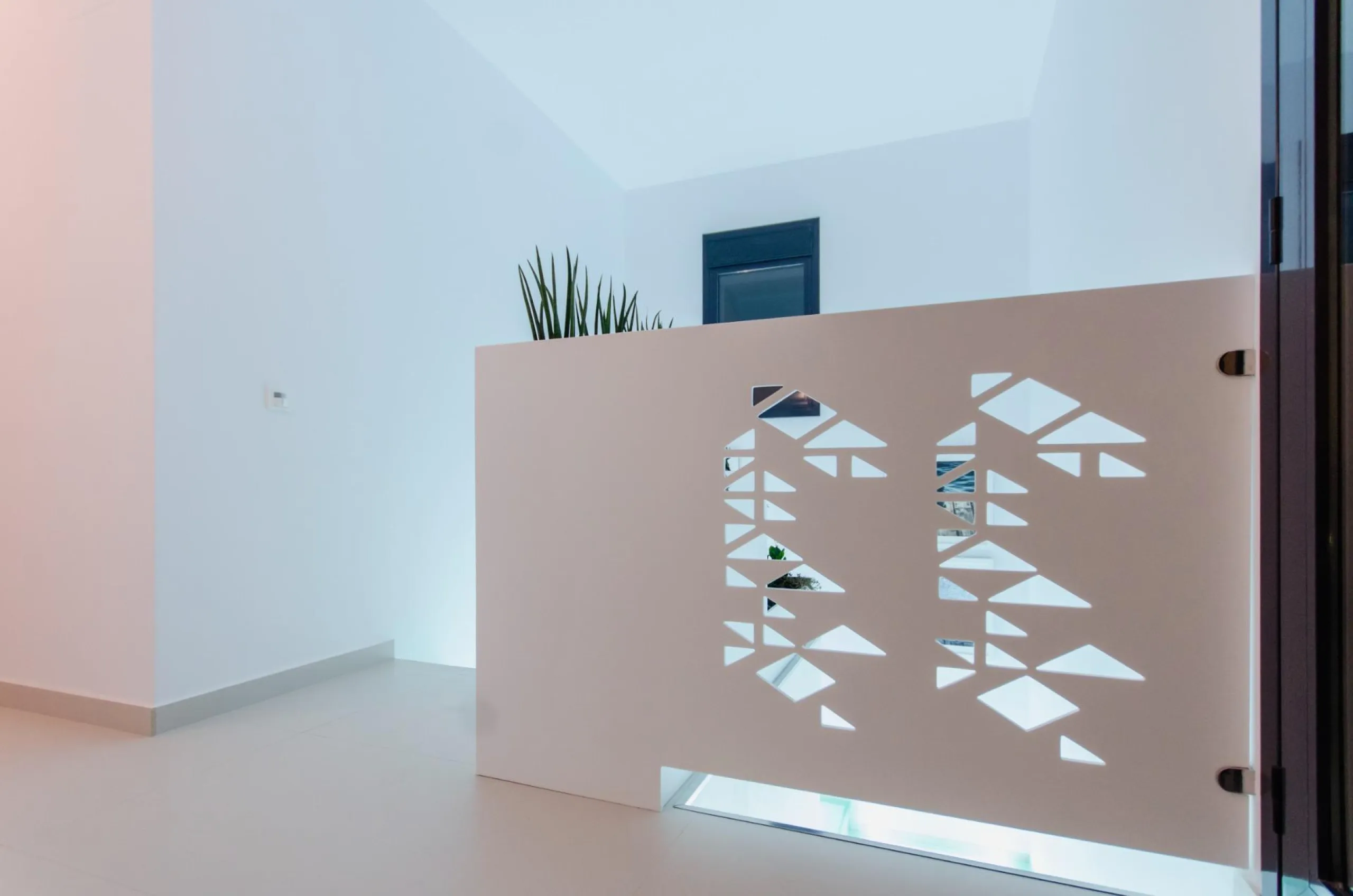 OBRA NUEVA EN ORIHUELA COSTA. 4 DORM. PARCELA. GARAJE. PISCINA PROPIA. PLAYA A 350 METROS.