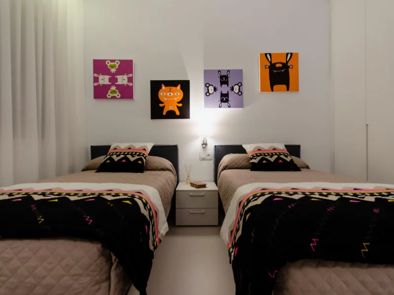 OBRA NUEVA EN ORIHUELA COSTA. 4 DORM. PARCELA. GARAJE. PISCINA PROPIA. PLAYA A 350 METROS.
