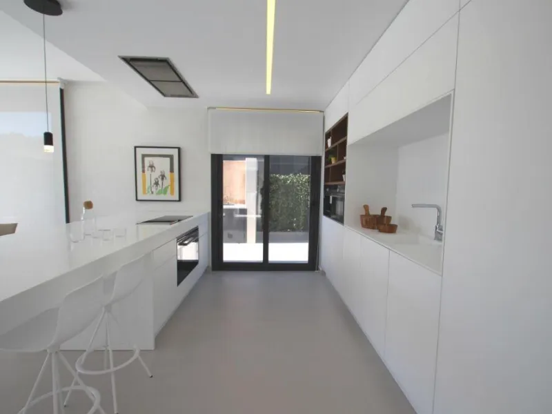 OBRA NUEVA EN ORIHUELA COSTA. 4 DORM. PARCELA. GARAJE. PISCINA PROPIA. PLAYA A 350 METROS.