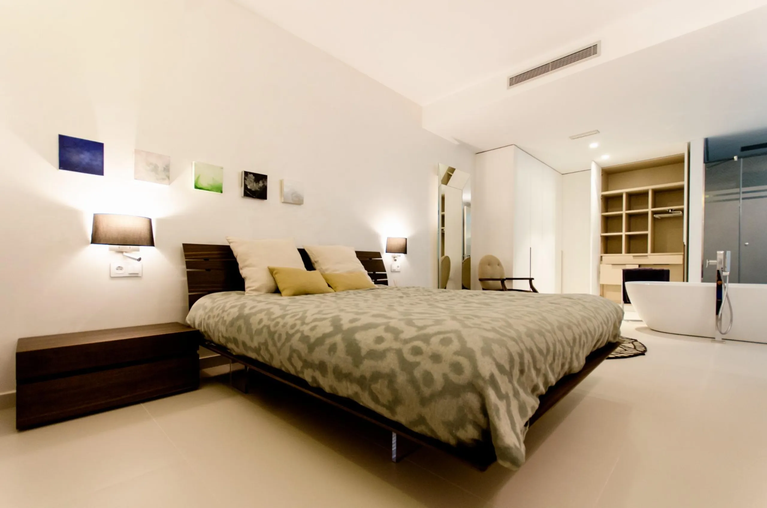 OBRA NUEVA EN ORIHUELA COSTA. 4 DORM. PARCELA. GARAJE. PISCINA PROPIA. PLAYA A 350 METROS.