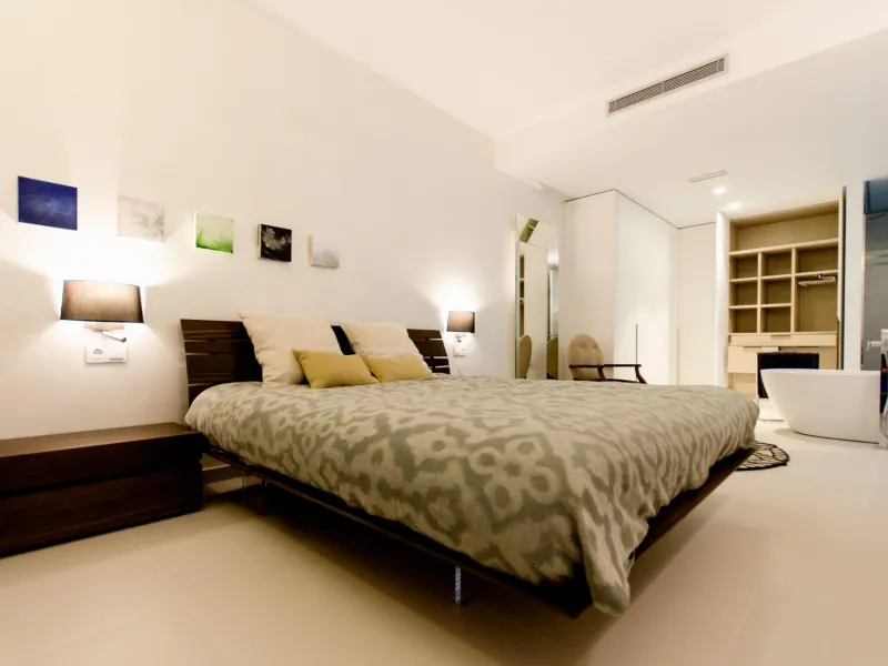 OBRA NUEVA EN ORIHUELA COSTA. 4 DORM. PARCELA. GARAJE. PISCINA PROPIA. PLAYA A 350 METROS.