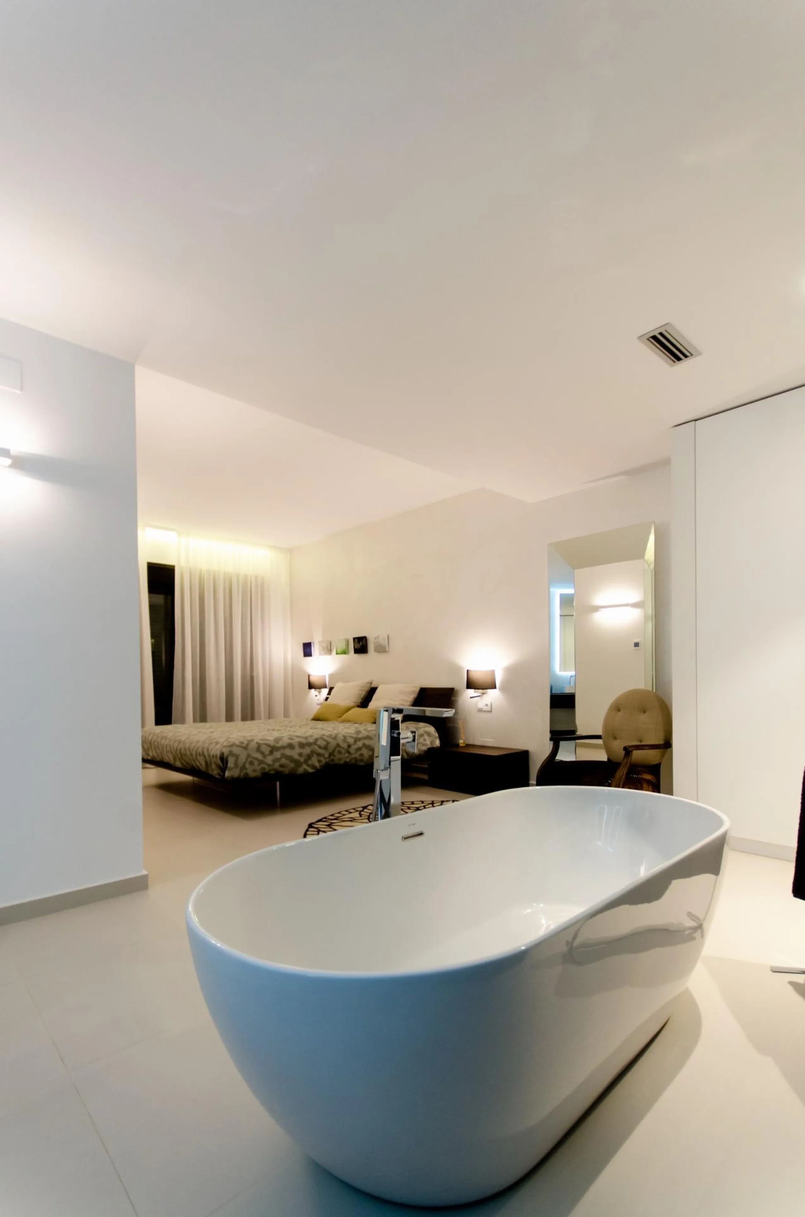 OBRA NUEVA EN ORIHUELA COSTA. 4 DORM. PARCELA. GARAJE. PISCINA PROPIA. PLAYA A 350 METROS.