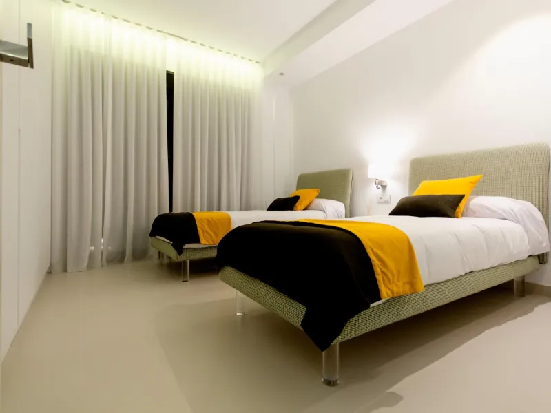 OBRA NUEVA EN ORIHUELA COSTA. 4 DORM. PARCELA. GARAJE. PISCINA PROPIA. PLAYA A 350 METROS.
