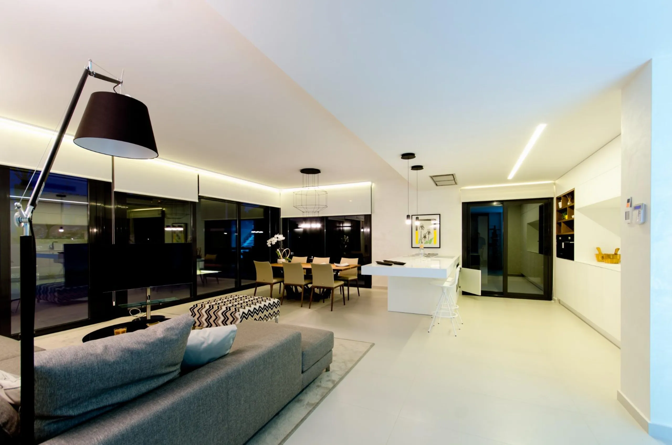OBRA NUEVA EN ORIHUELA COSTA. 4 DORM. PARCELA. GARAJE. PISCINA PROPIA. PLAYA A 350 METROS.