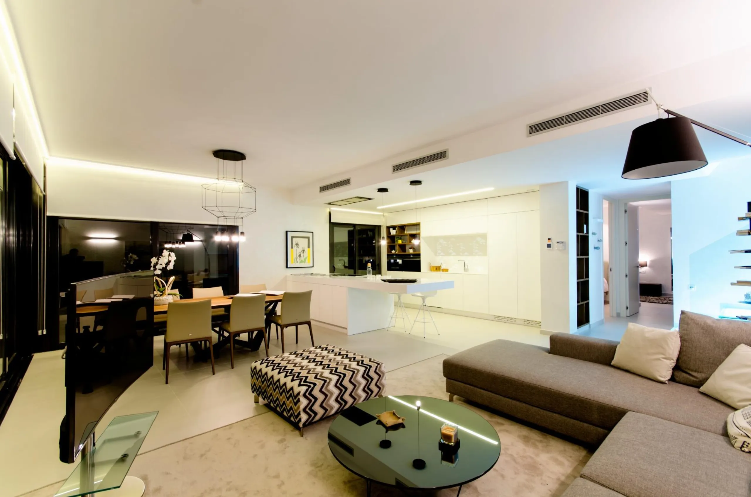 OBRA NUEVA EN ORIHUELA COSTA. 4 DORM. PARCELA. GARAJE. PISCINA PROPIA. PLAYA A 350 METROS.